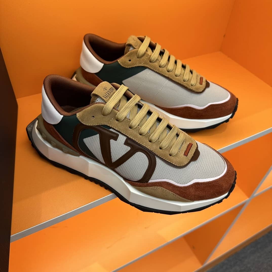 Valentino Garavani Vlogo Pace low-top sneaker in split leather, fabric and calfskin - vstockx