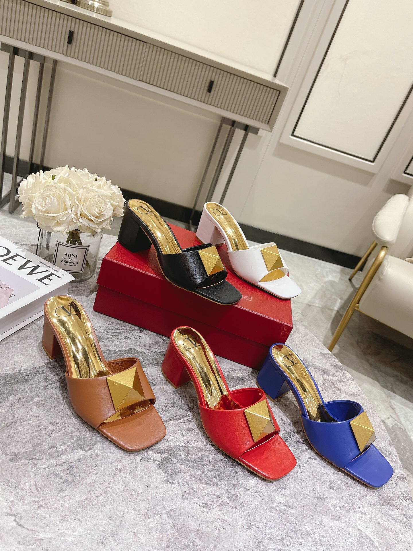 VALENTINO GARAVANI Roman Stud WOMEN 6 - vstockx