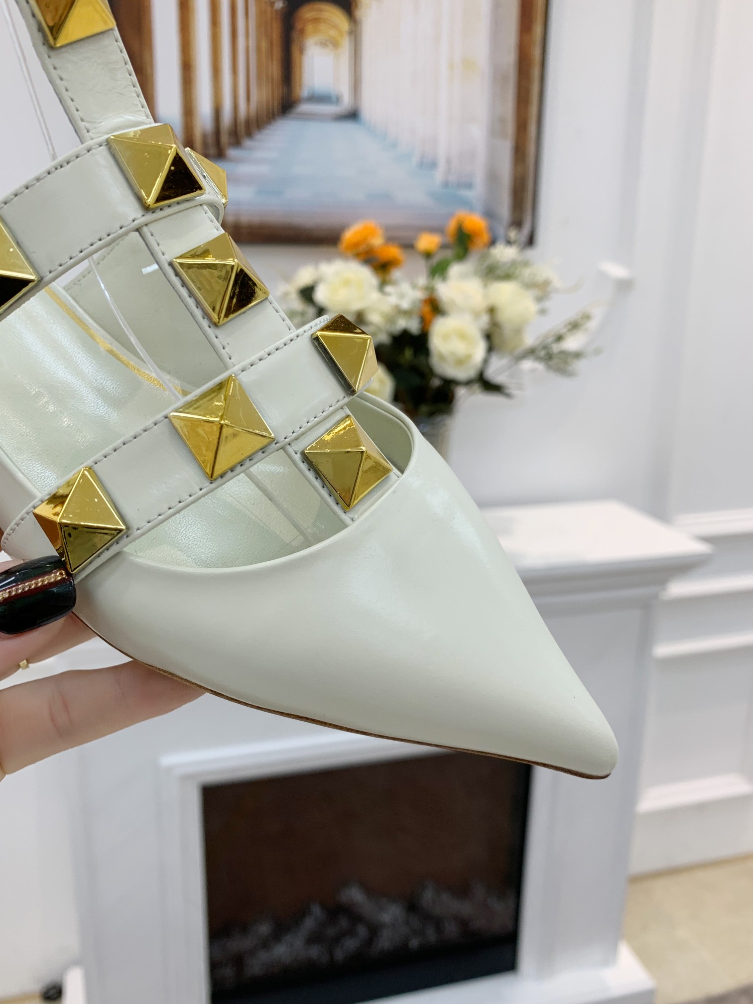 VALENTINO GARAVANI Roman Stud WOMEN 33 - vstockx