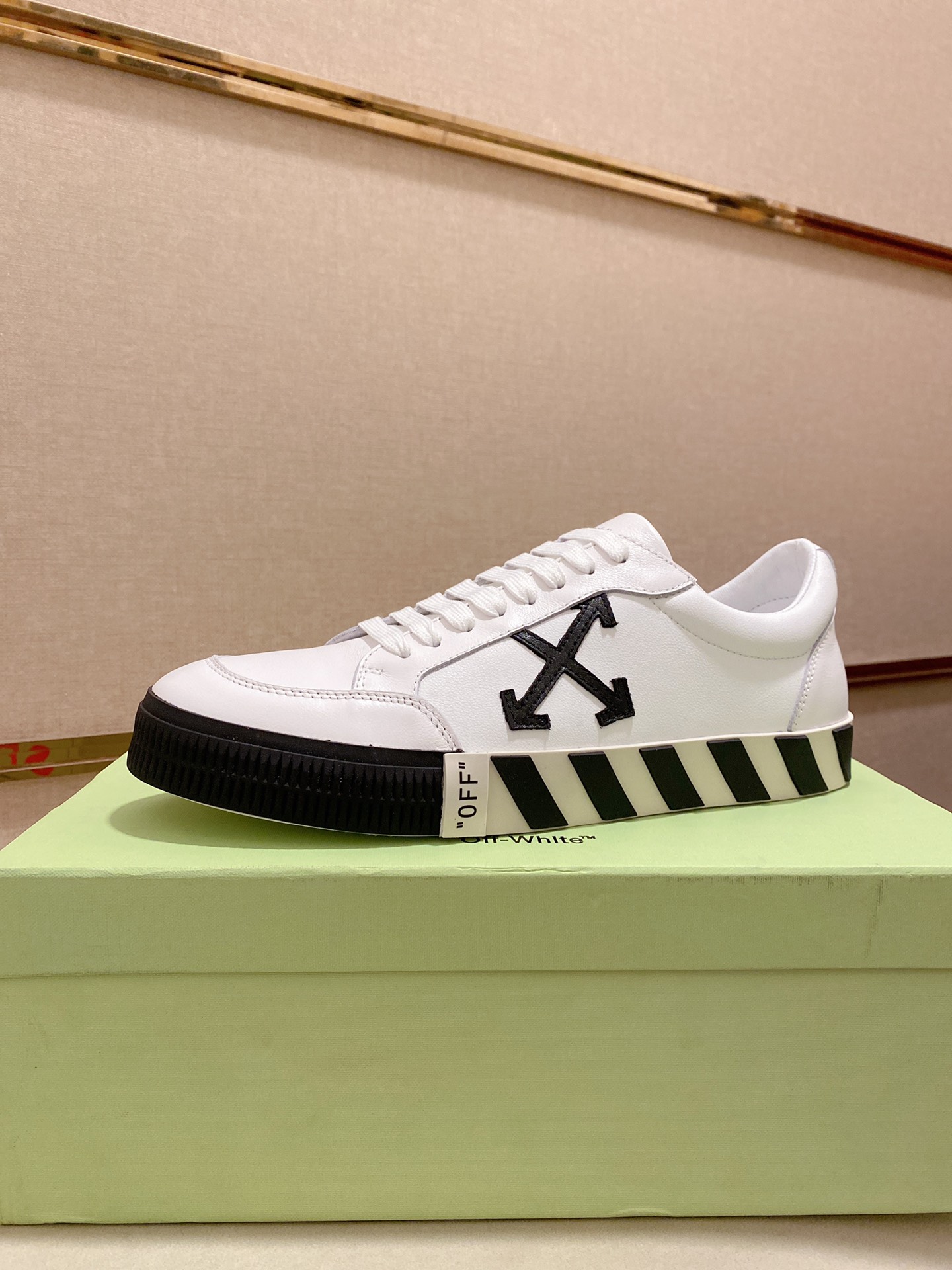 Off-White Low Vulc White Black AW20 - vstockx