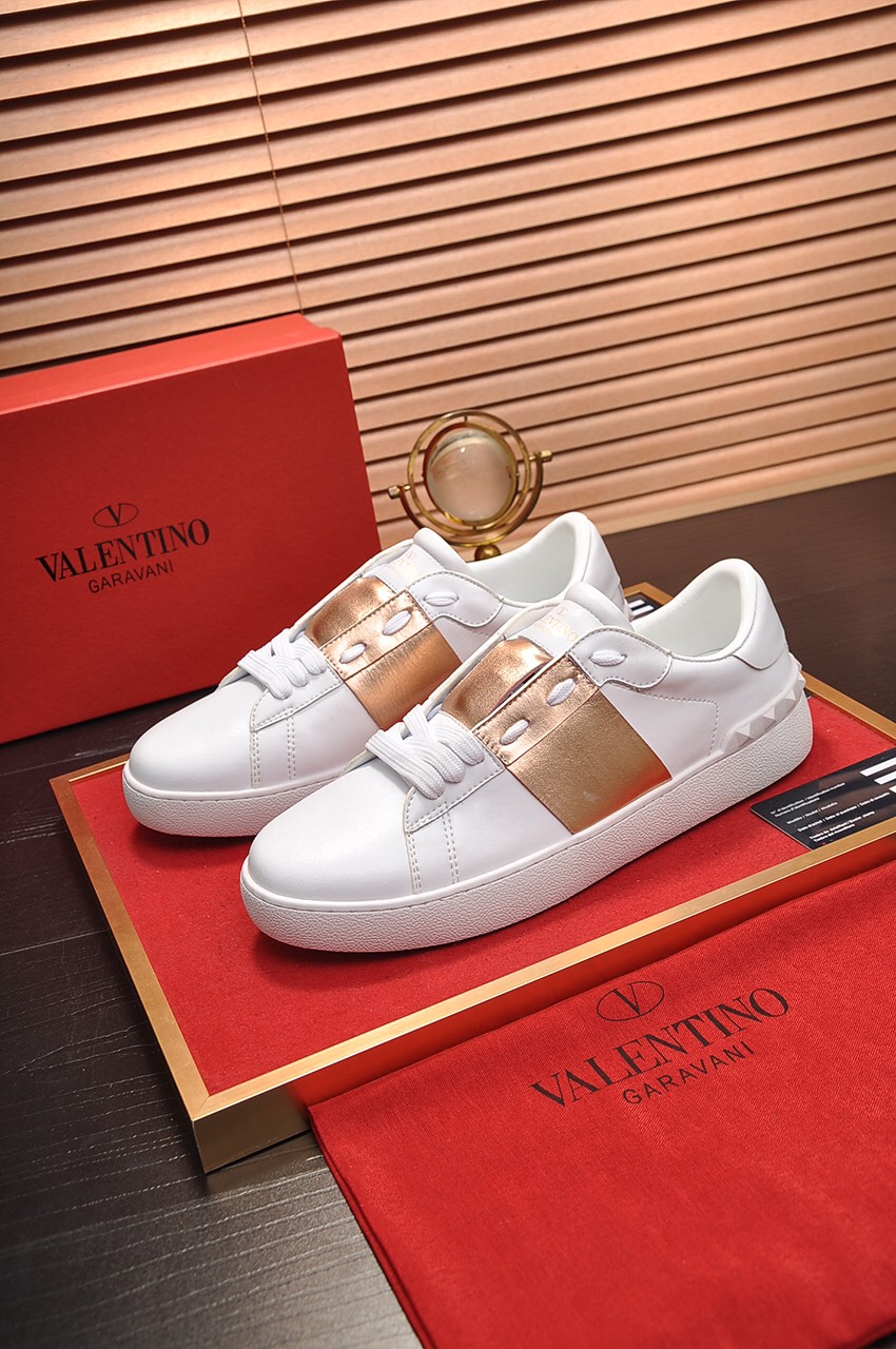 Valentino Garavani Rockstud Untitled calfskin sneaker 34 - vstockx