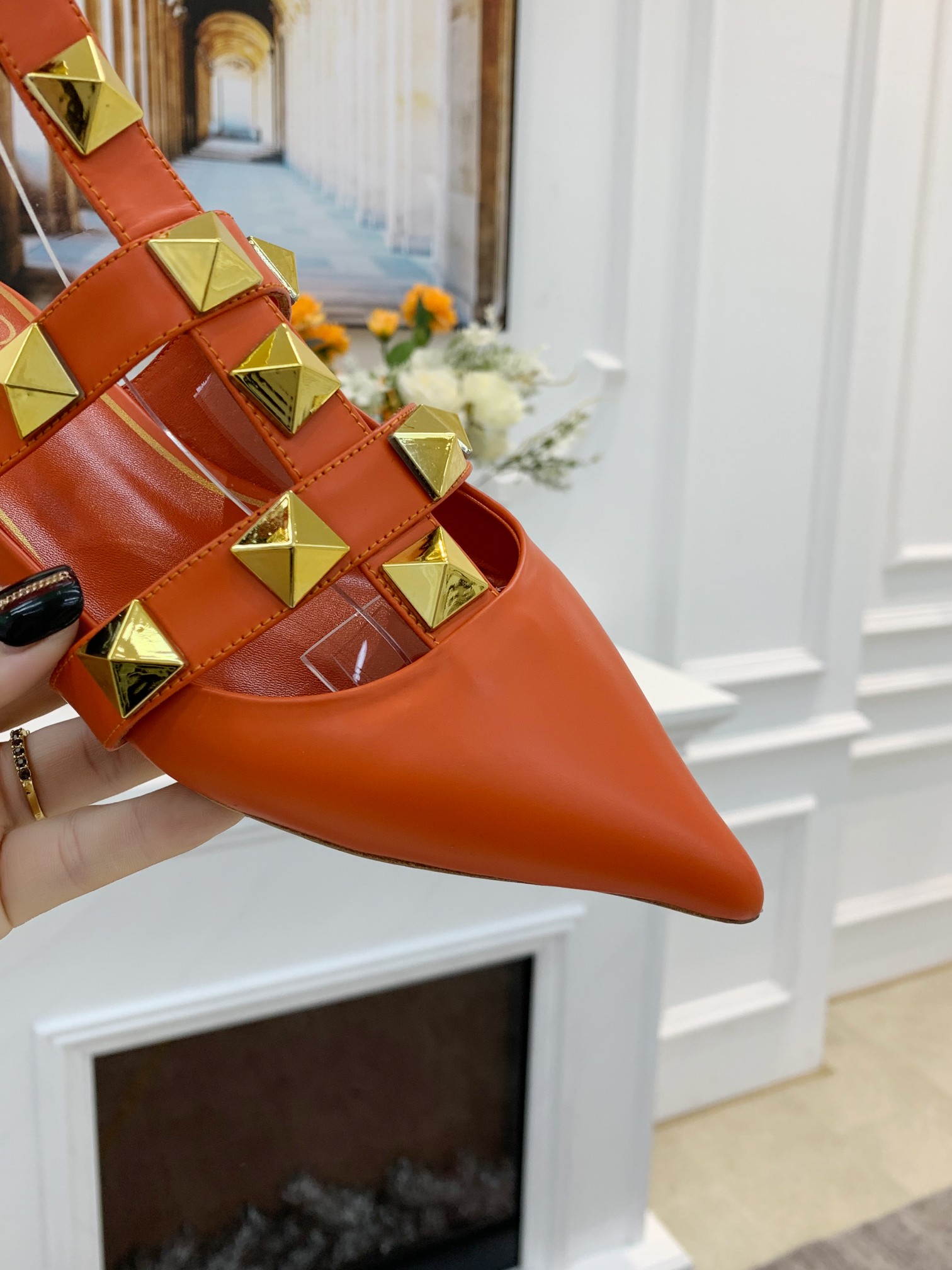 VALENTINO GARAVANI Roman Stud WOMEN 33 - vstockx