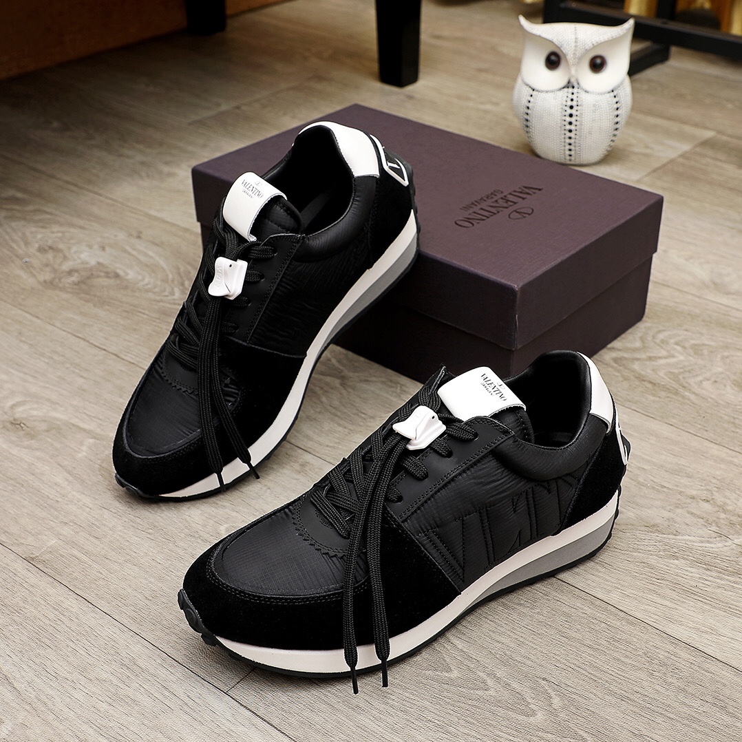 Valentino Garavani Low-top sneakers 14 - vstockx