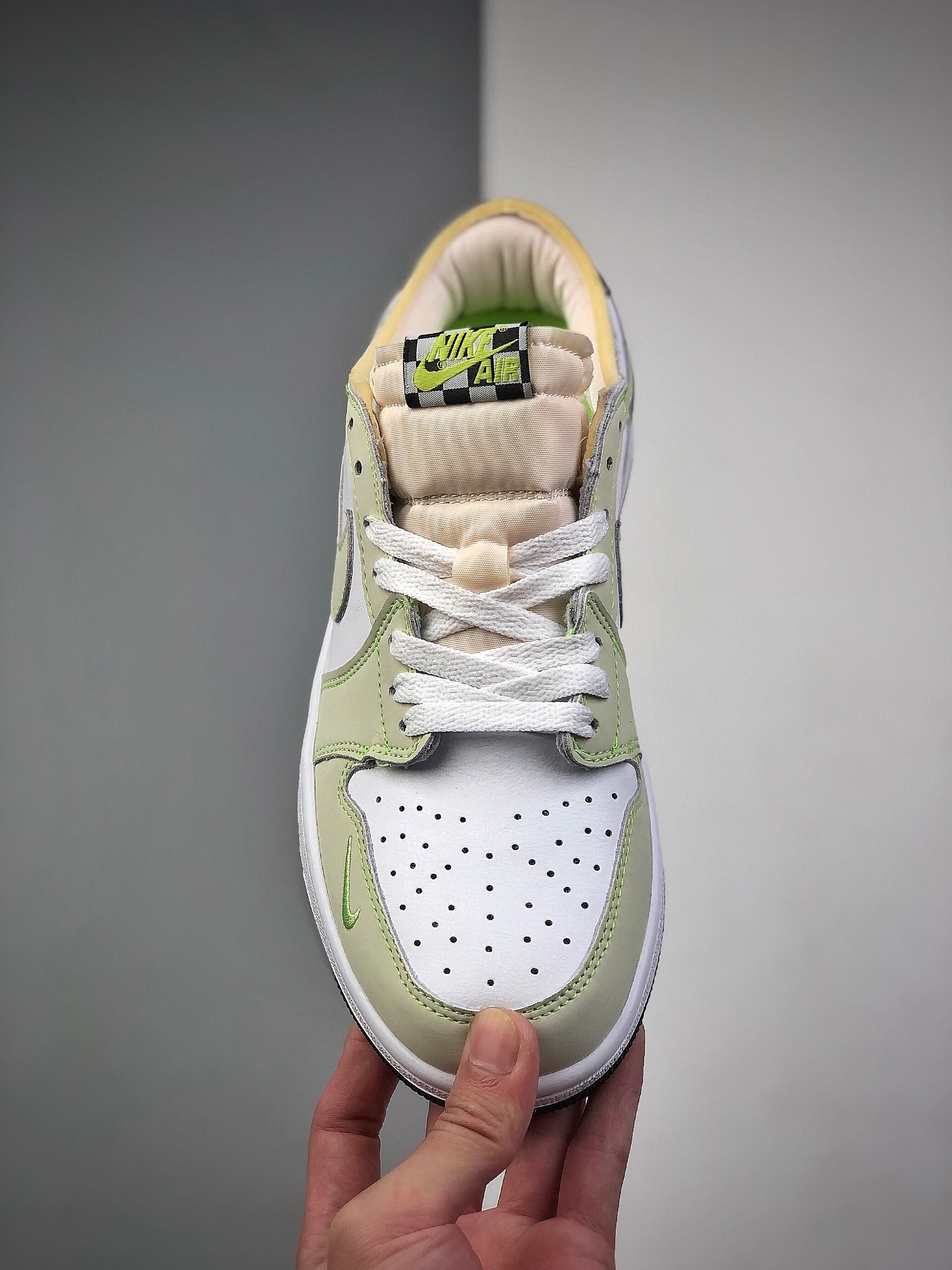 Jordan 1 Retro Low White Ghost Green Black - vstockx