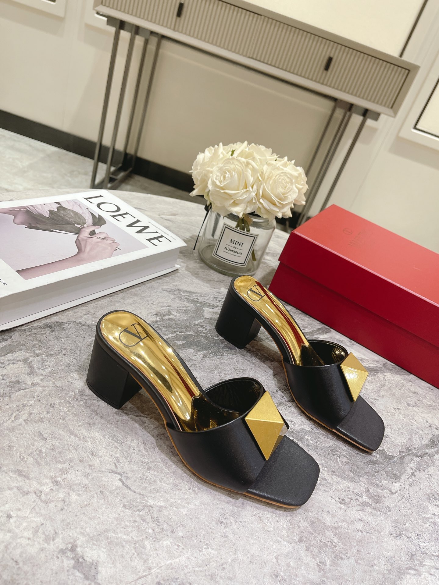 VALENTINO GARAVANI Roman Stud WOMEN 6 - vstockx