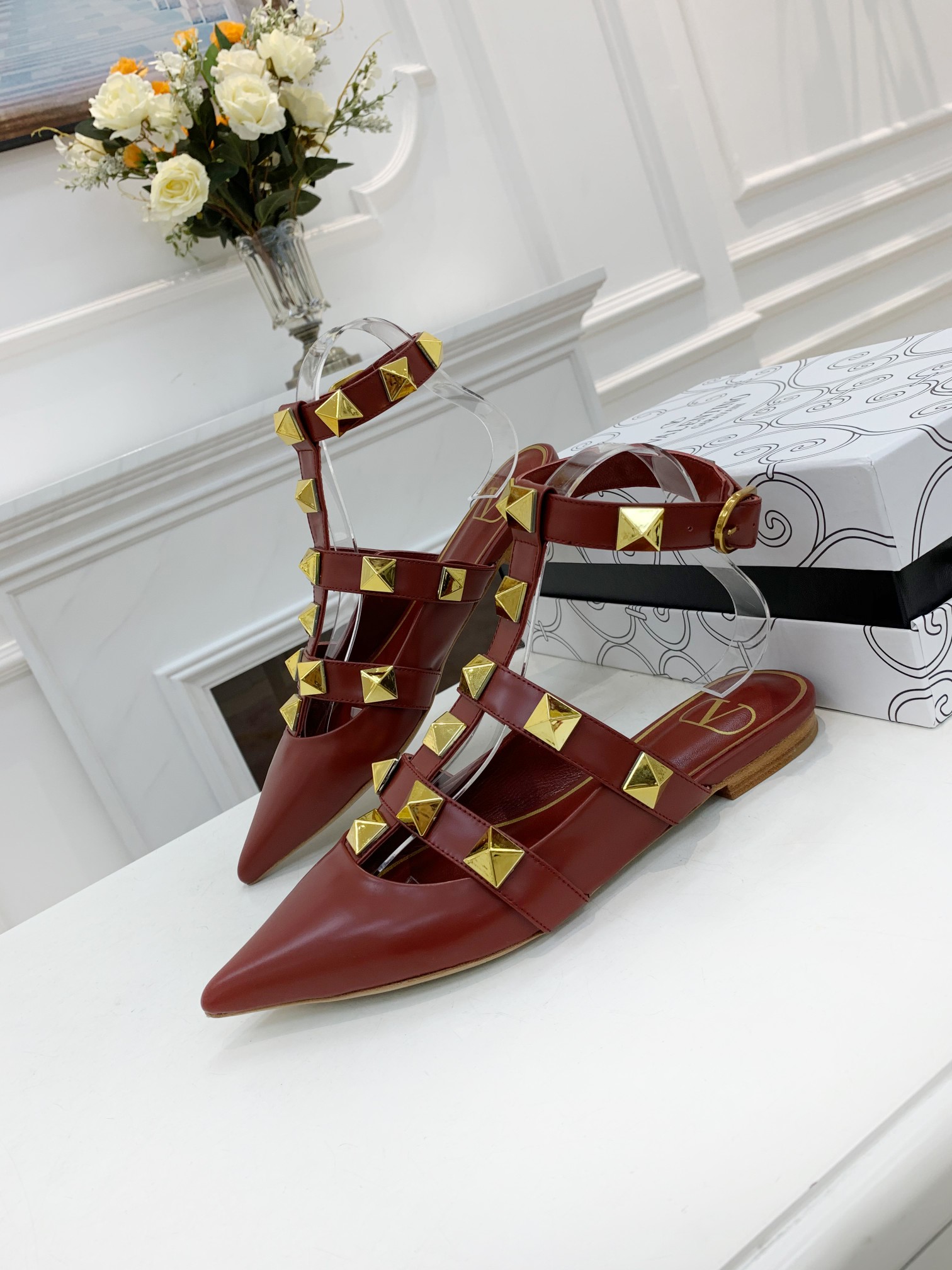 VALENTINO GARAVANI Roman Stud WOMEN 33 - vstockx