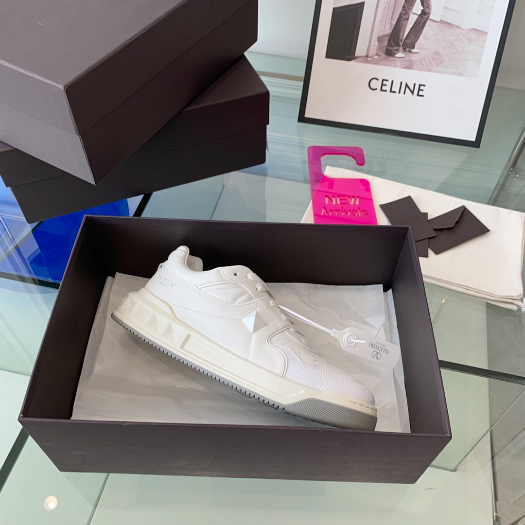 VALENTINO GARAVANI ONE STUD SNEAKER 5 - vstockx
