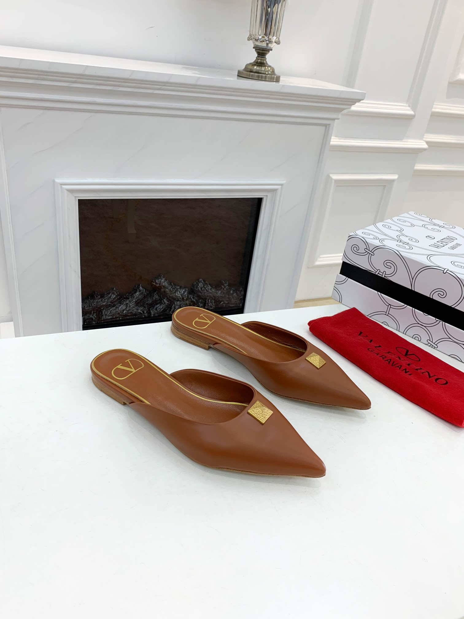 Valentino Garavani Flat sandals Women 15 - vstockx