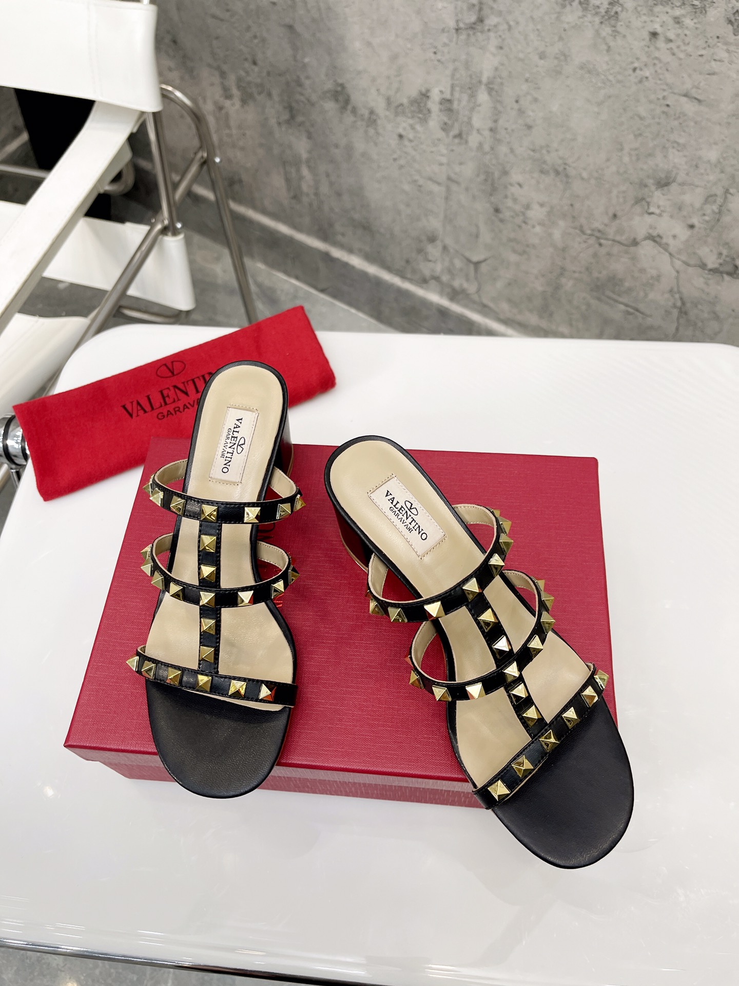 VALENTINO GARAVANI Rockstud WOMEN 5 - vstockx