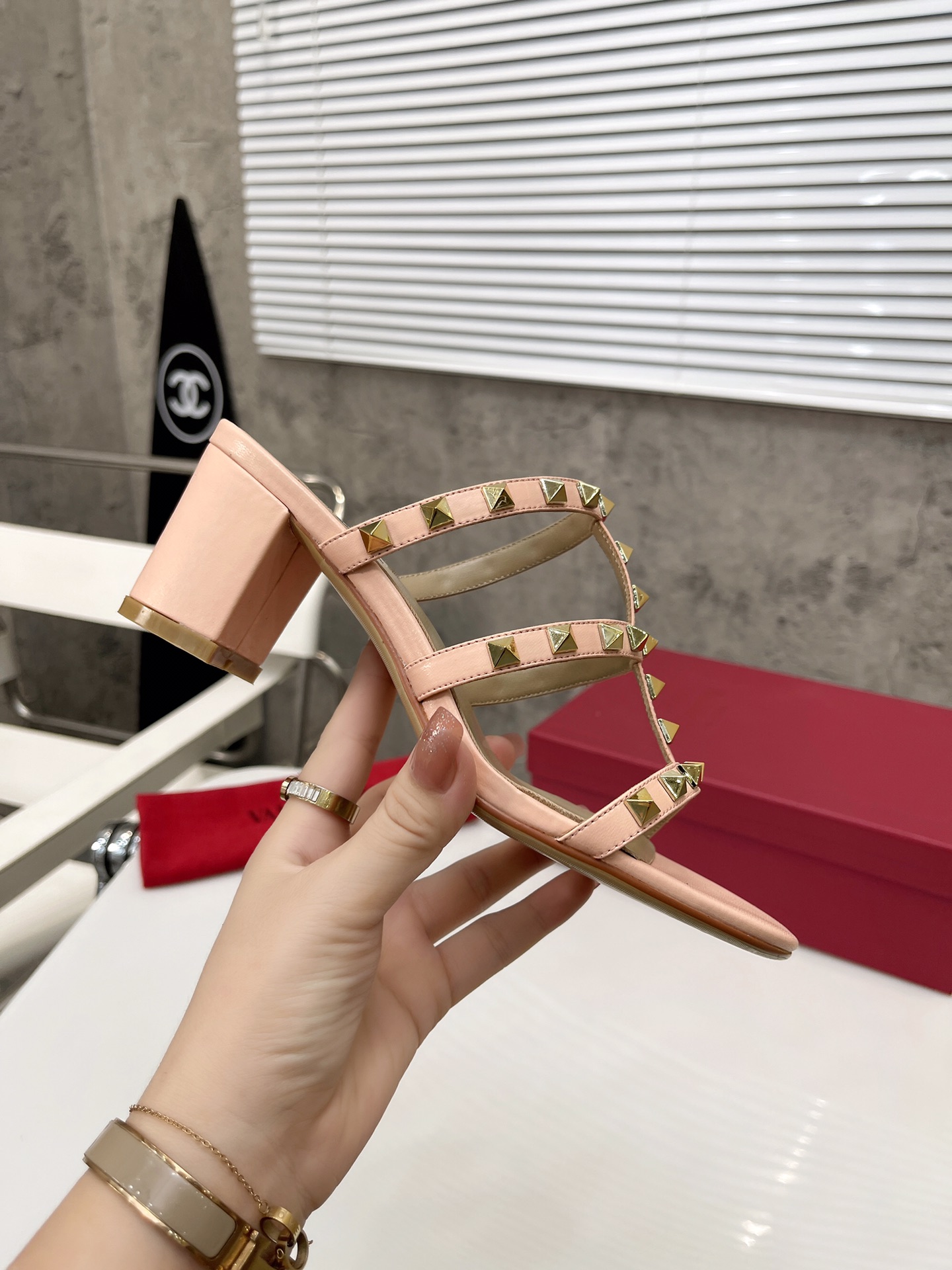 VALENTINO GARAVANI Rockstud WOMEN 5 - vstockx