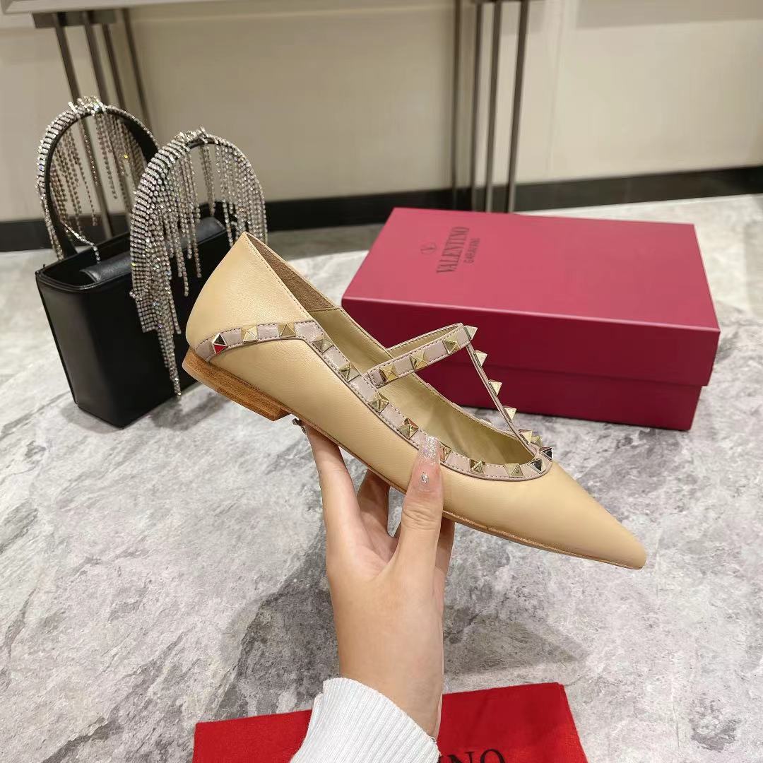 VALENTINO GARAVANI Roman Stud WOMEN 15 - vstockx