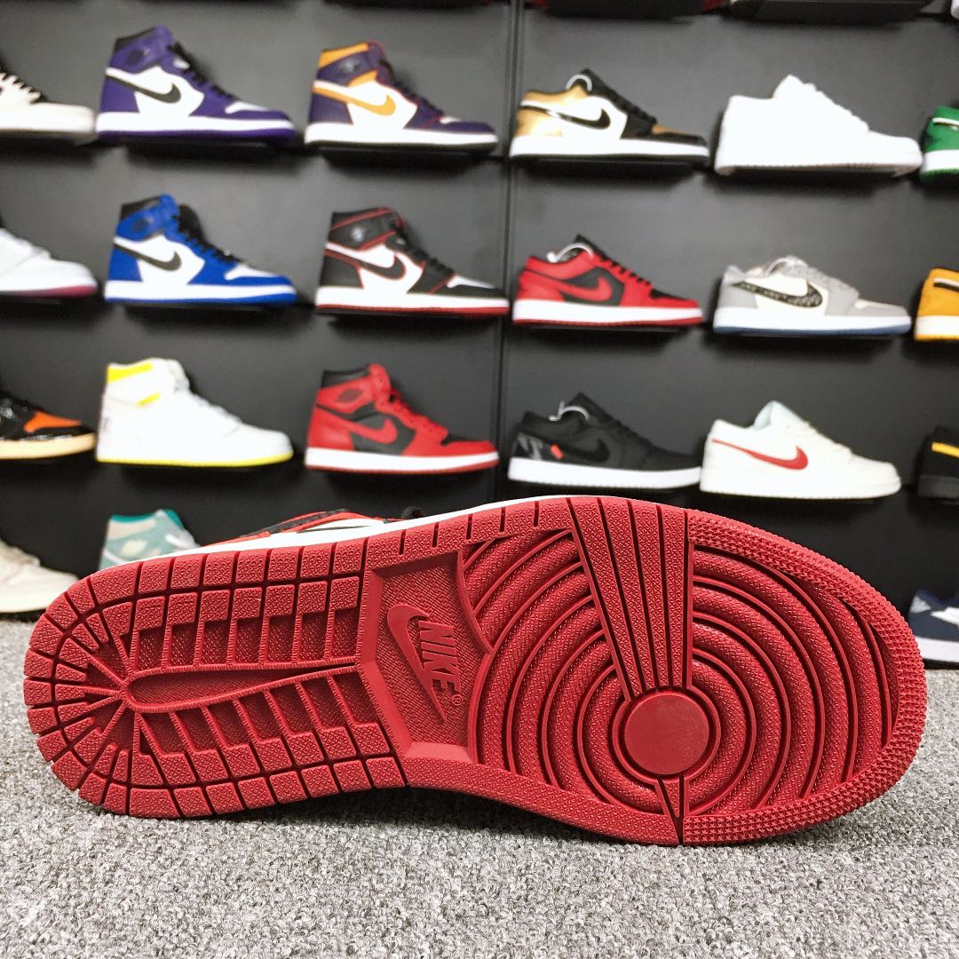 Jordan 1 Retro High Satin Black Toe - vstockx