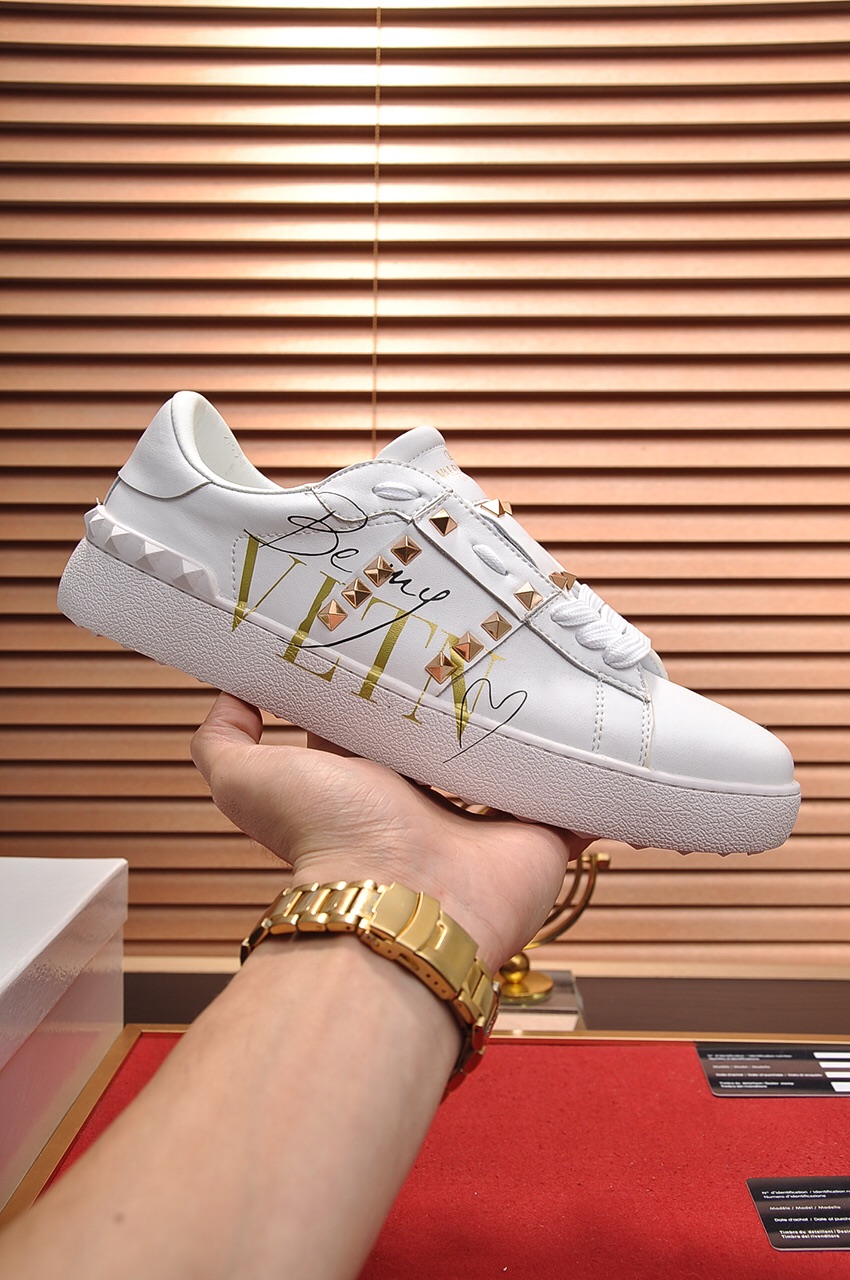 Valentino Garavani Rockstud Untitled calfskin sneaker 24 - vstockx