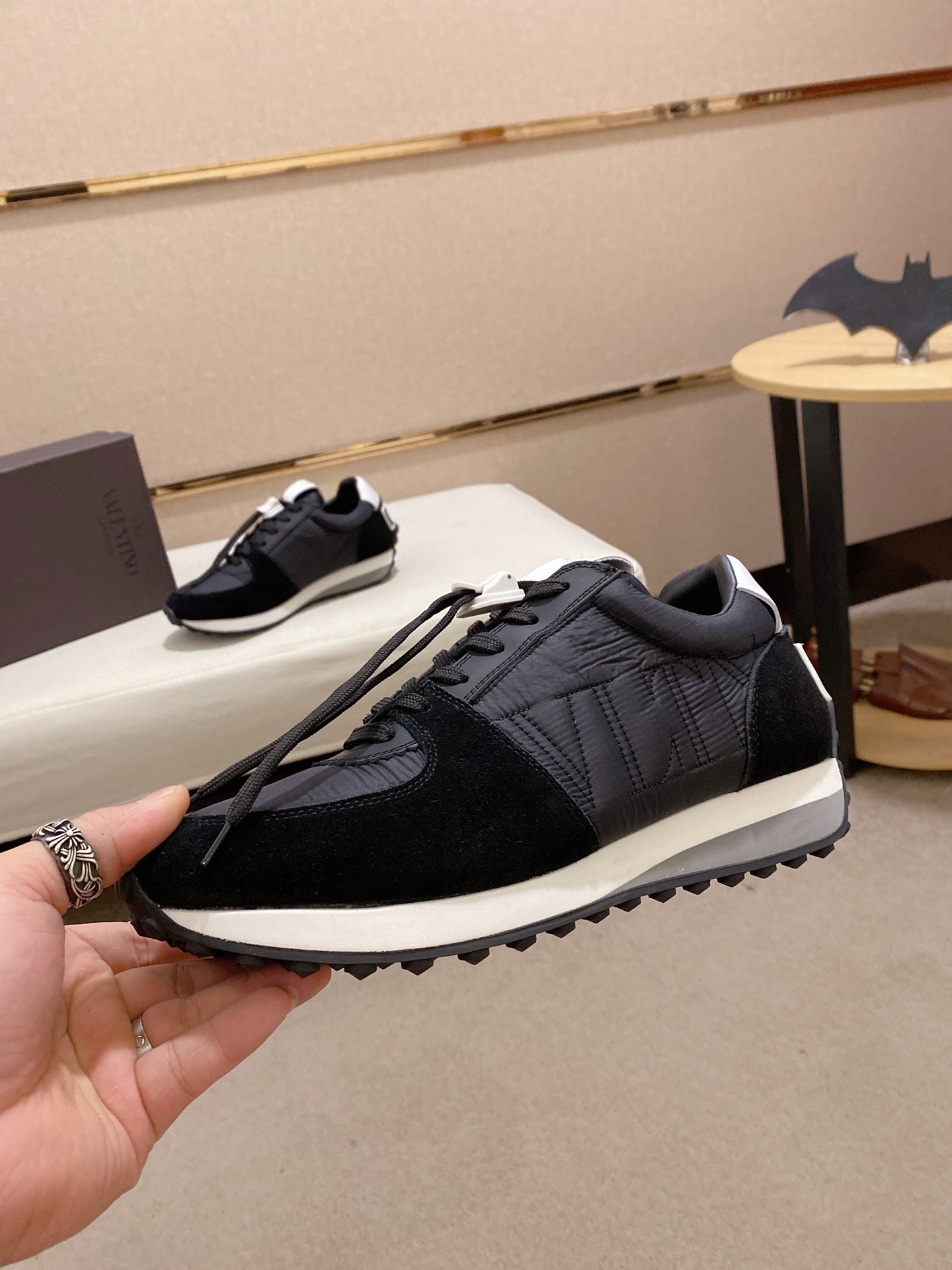 Valentino Garavani Low-top sneakers 10 - vstockx