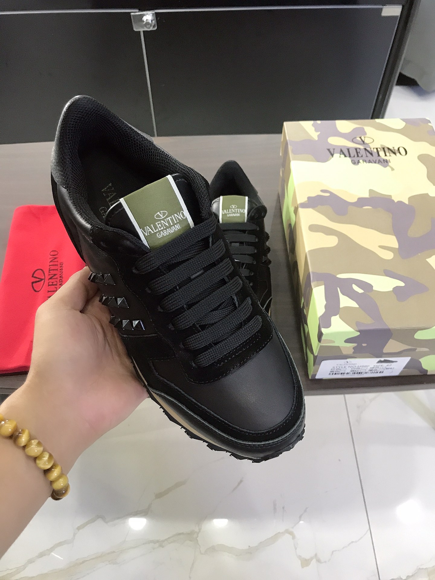 Valentino Garavani Rockrunner camouflage-print sneakers 2 - vstockx