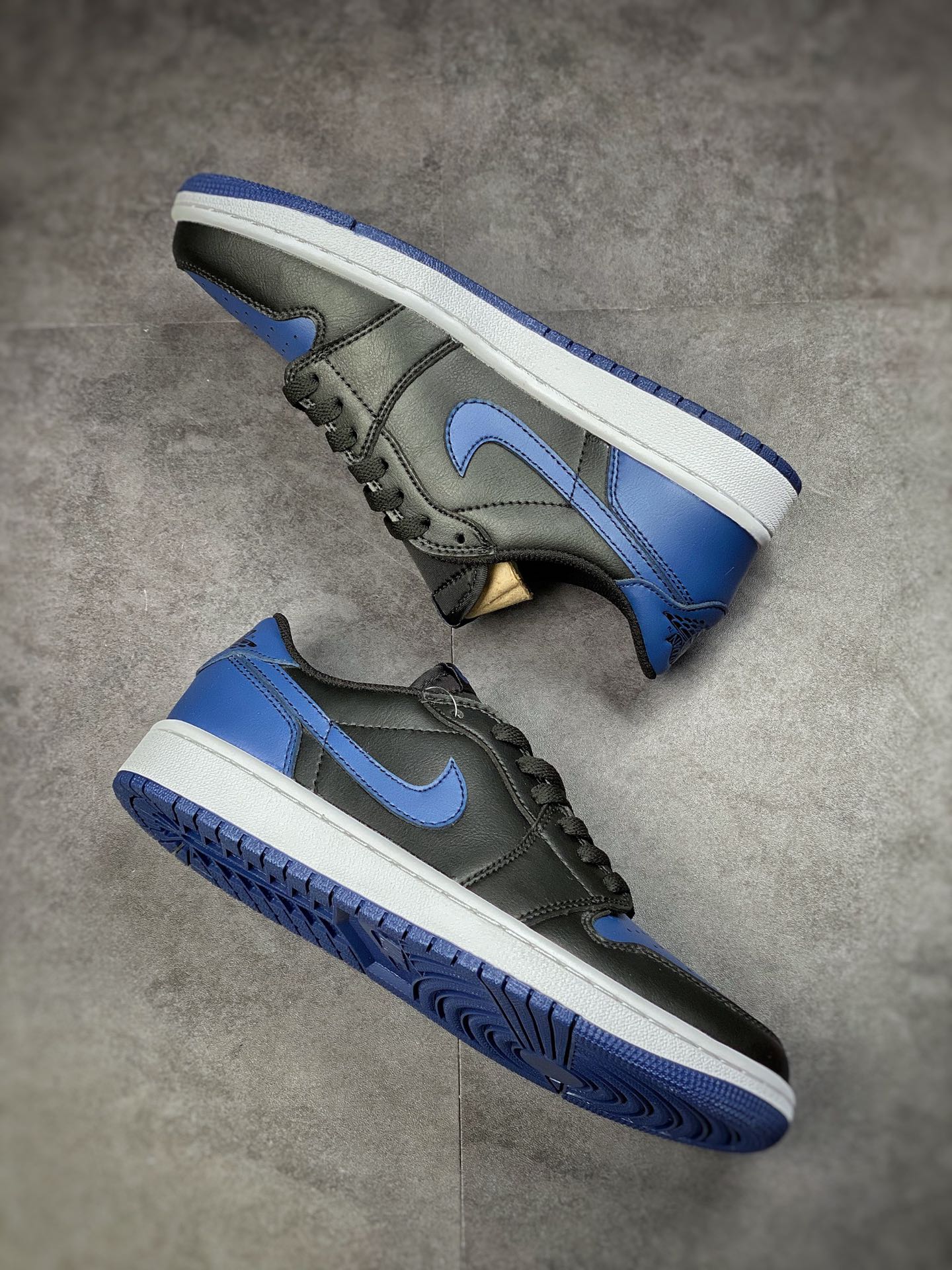 Jordan 1 Retro Low OG Mystic Navy - vstockx