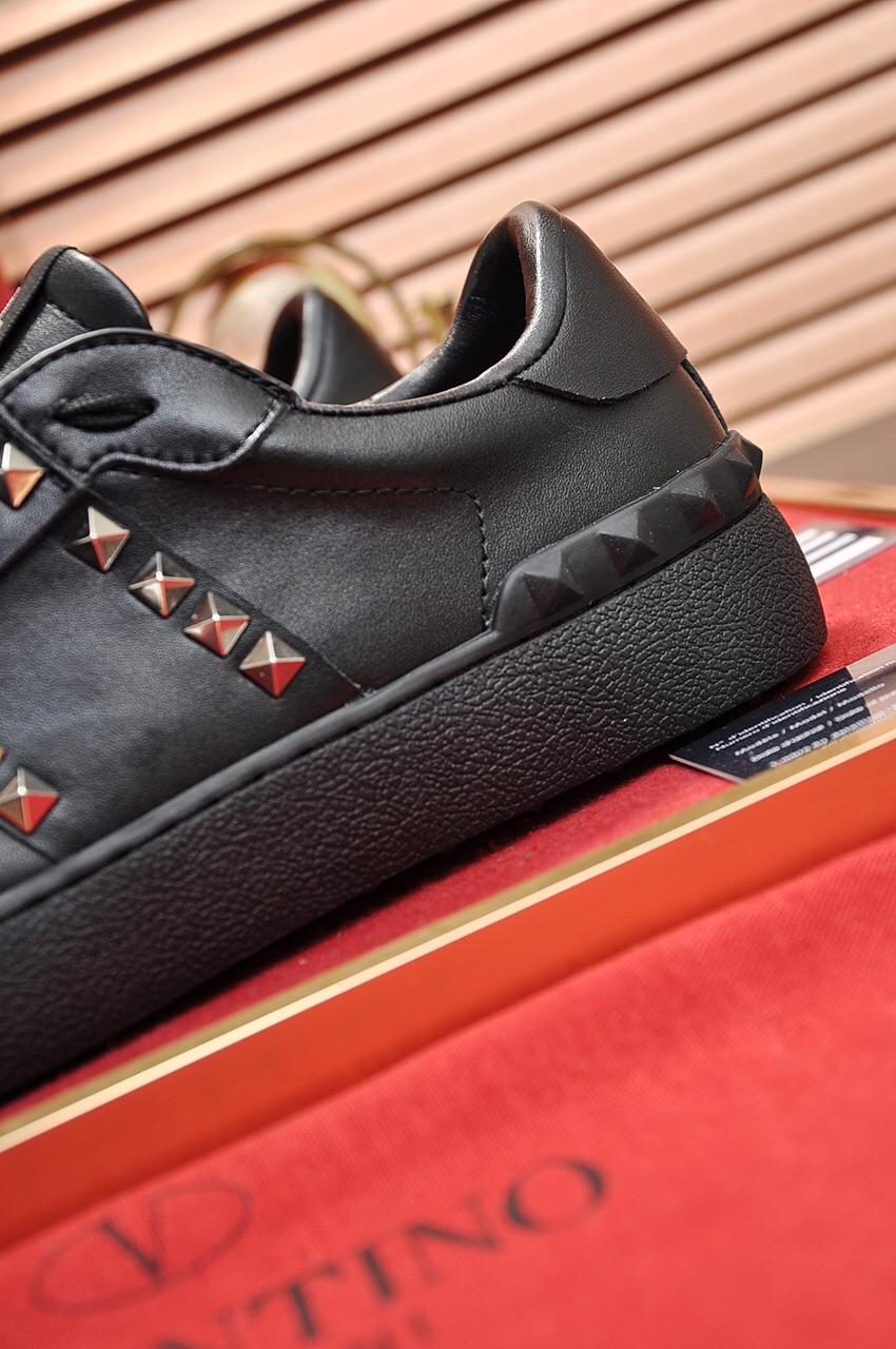 Valentino Garavani Rockstud Untitled calfskin sneaker 8 - vstockx