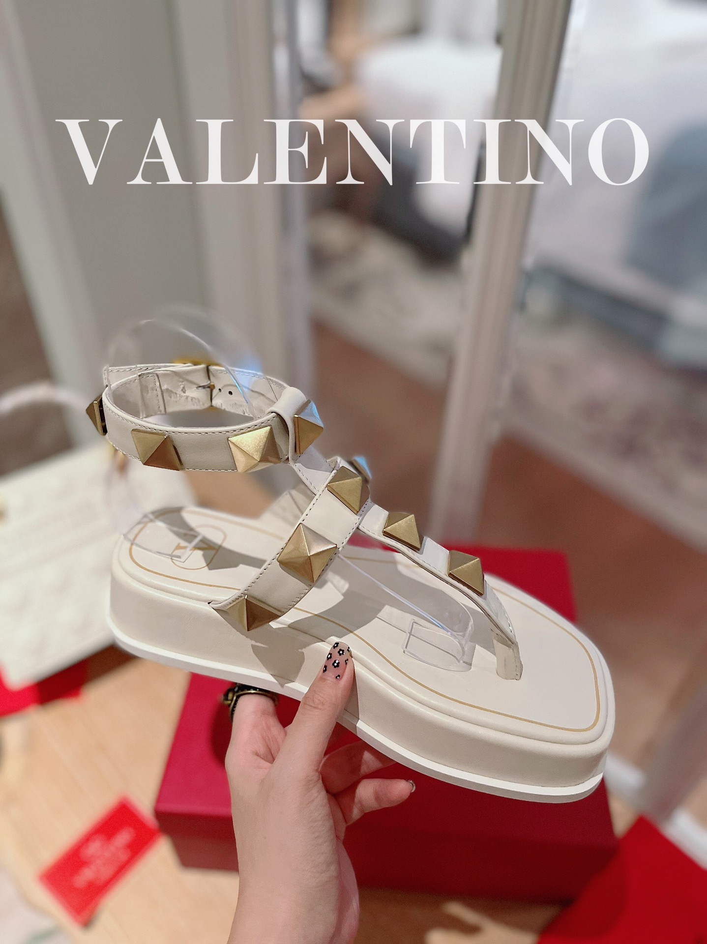 VALENTINO GARAVANI Roman Stud WOMEN 1 - vstockx