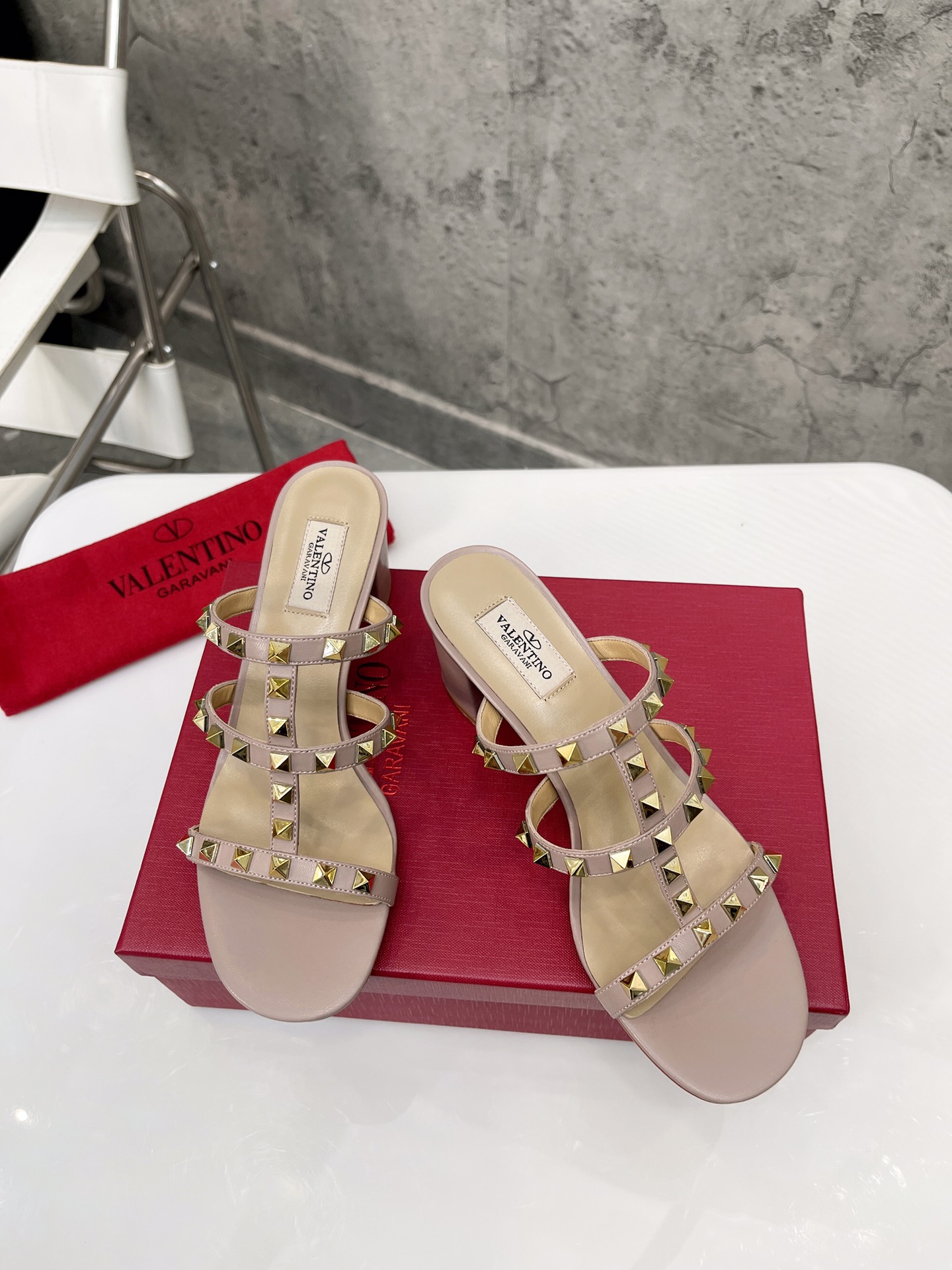 VALENTINO GARAVANI Rockstud WOMEN 5 - vstockx