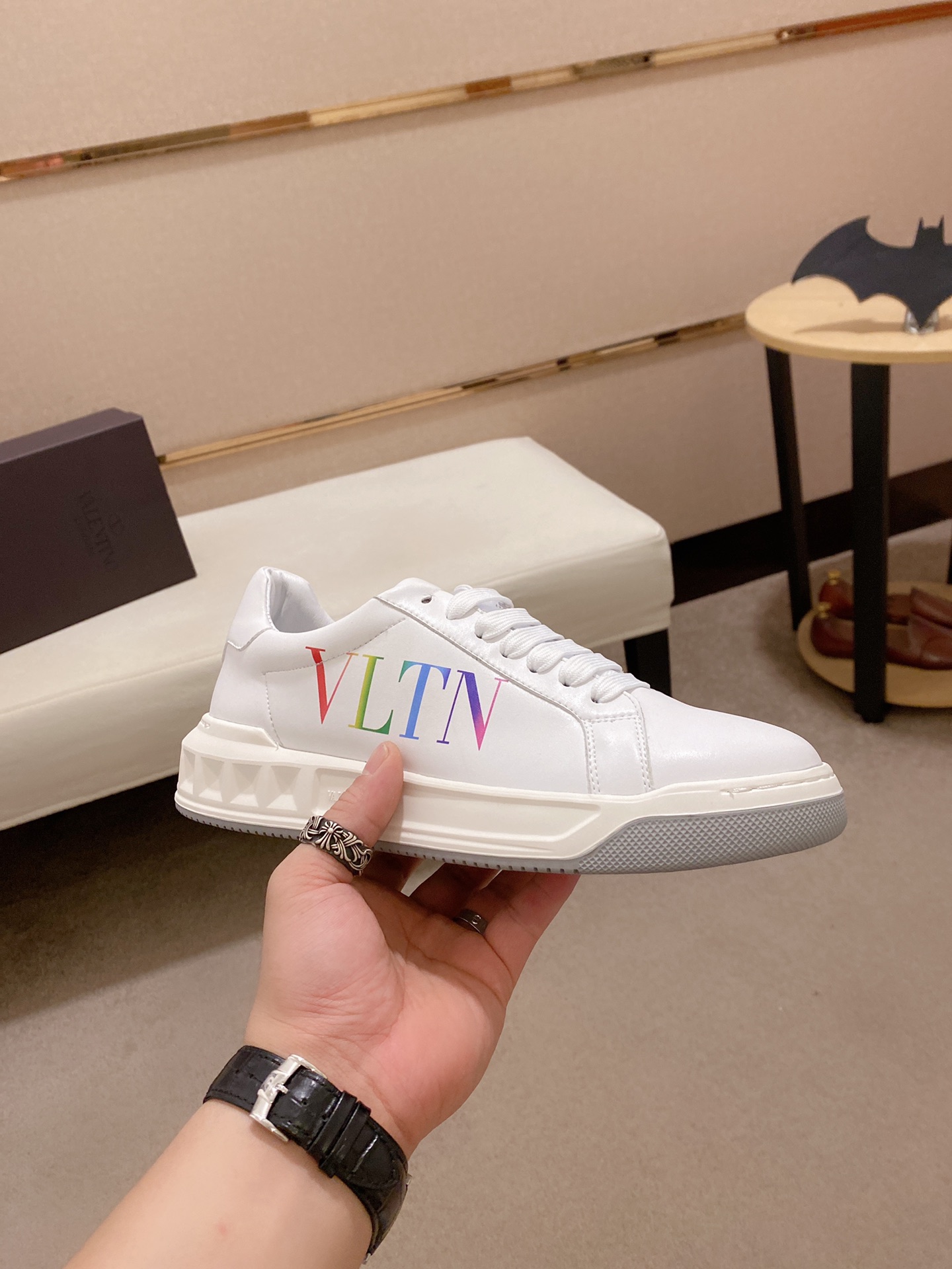 Valentino Garavani Low-top sneakers 9 - vstockx