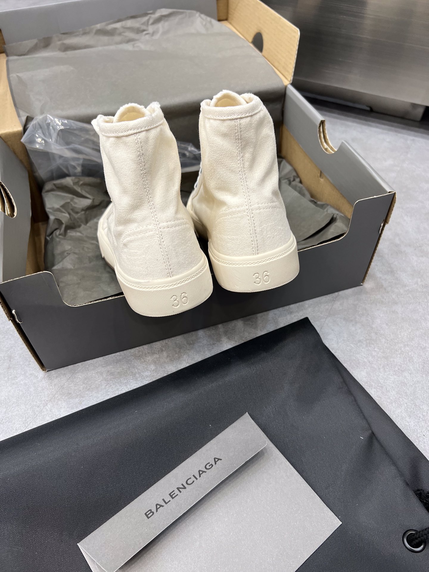 Balenciaga Paris Sneaker 4 - vstockx