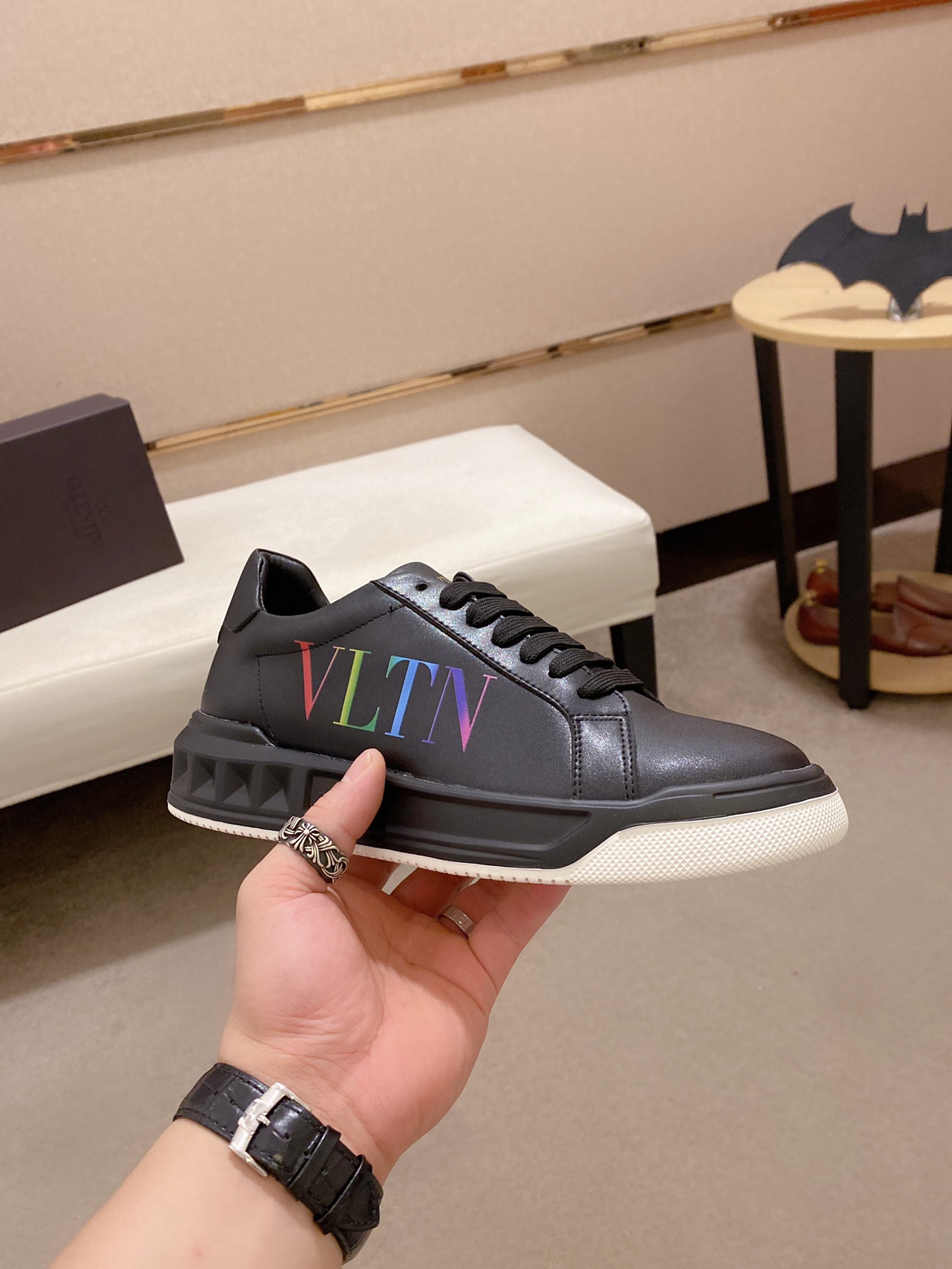 Valentino Garavani Low-top sneakers 8 - vstockx
