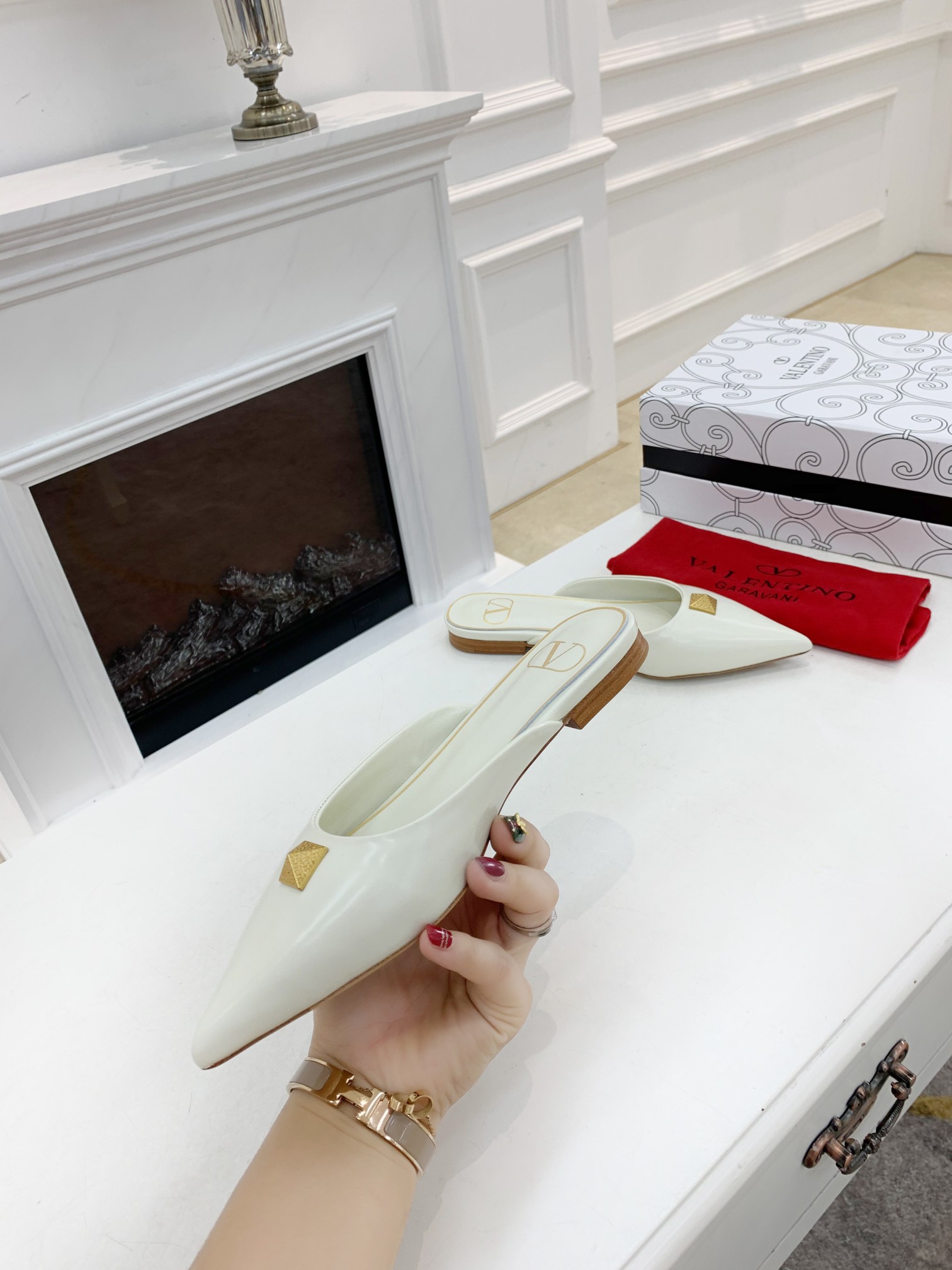 Valentino Garavani Flat sandals Women 11 - vstockx