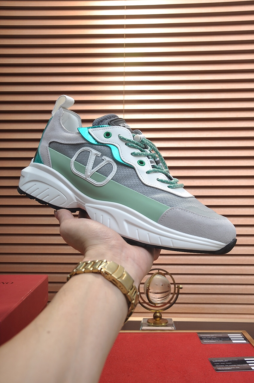 Valentino Garavani Low-top sneakers 18 - vstockx