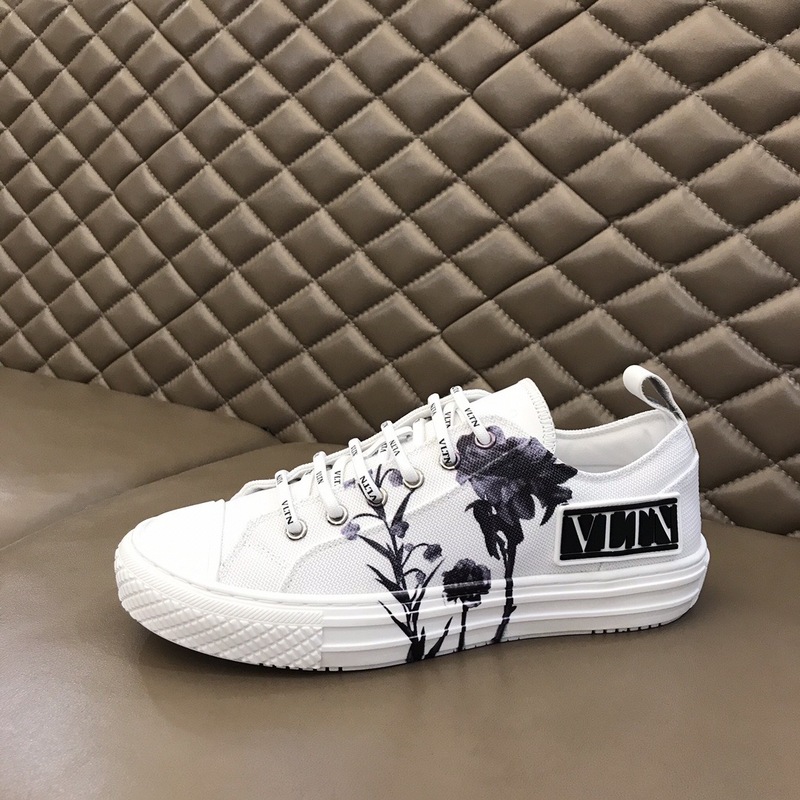 Valentino Garavani Giggies VLTN TIMES low-top sneakers 19 - vstockx