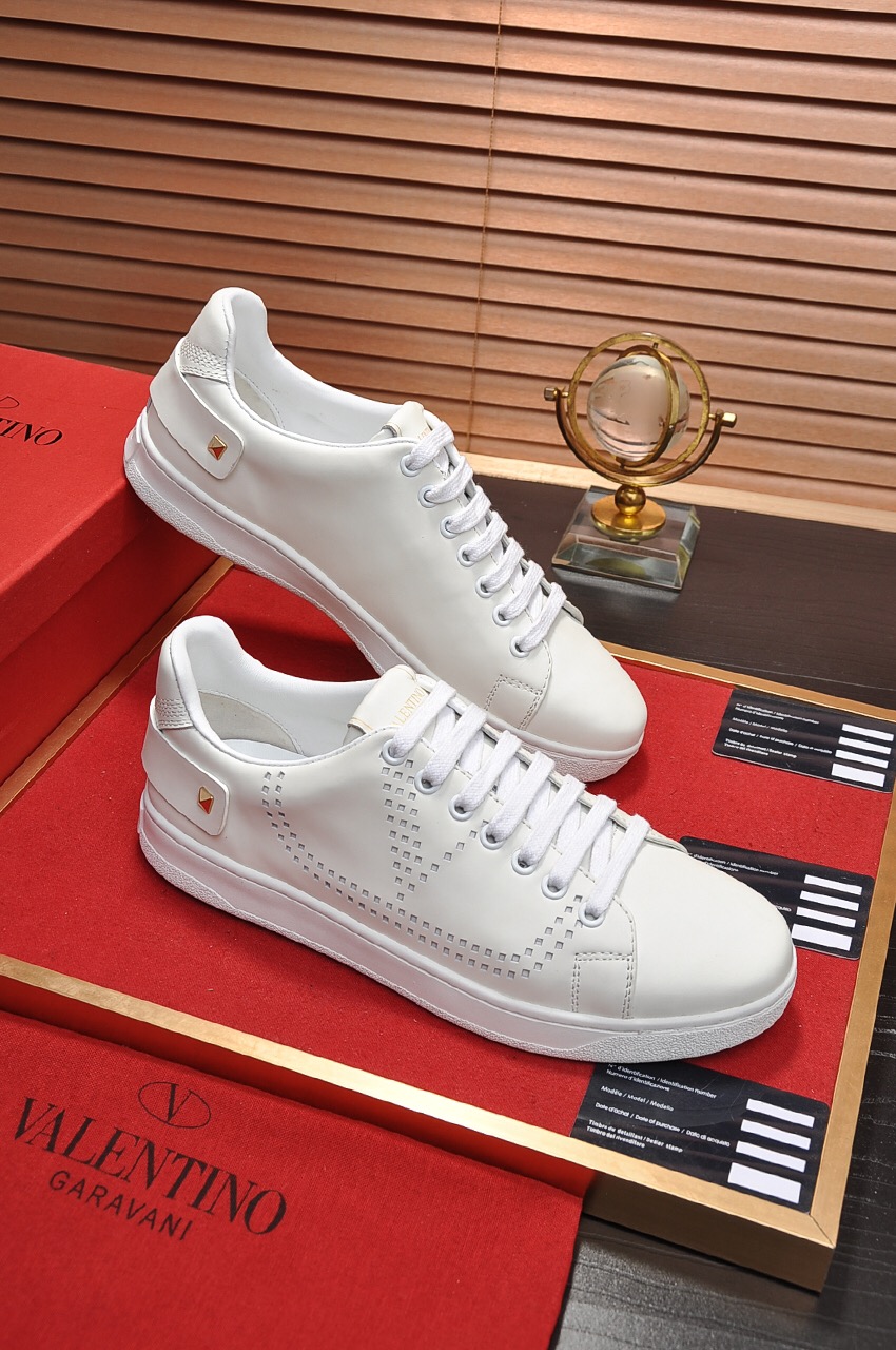 Valentino Garavani Backnet VLOGO low-top sneakers 1 - vstockx
