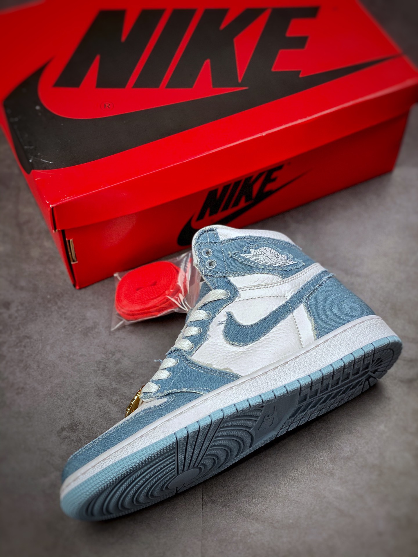 Jordan 1 High OG Denim (W) - vstockx