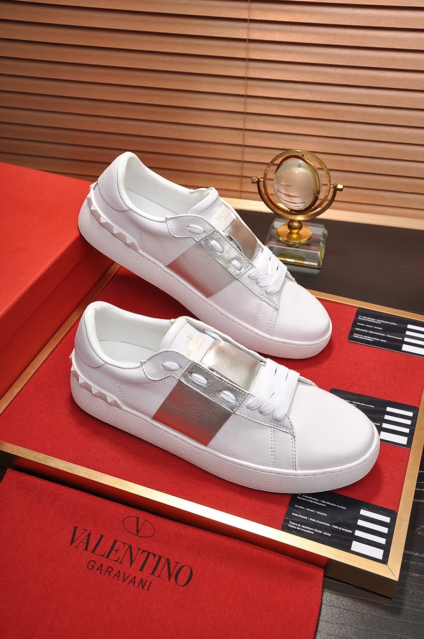 Valentino Garavani Rockstud Untitled calfskin sneaker 32 - vstockx