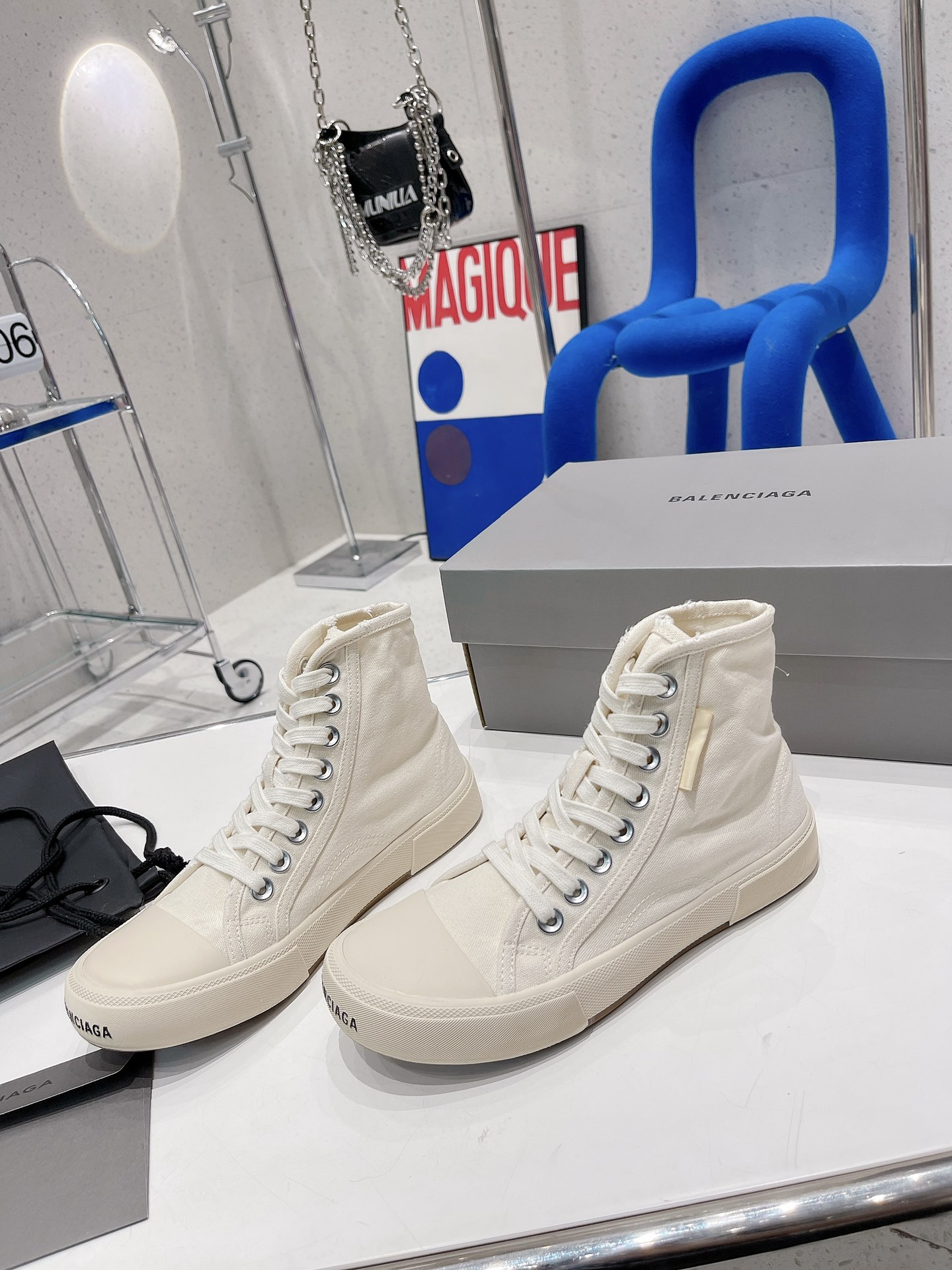 Balenciaga Paris Sneaker 3 - vstockx