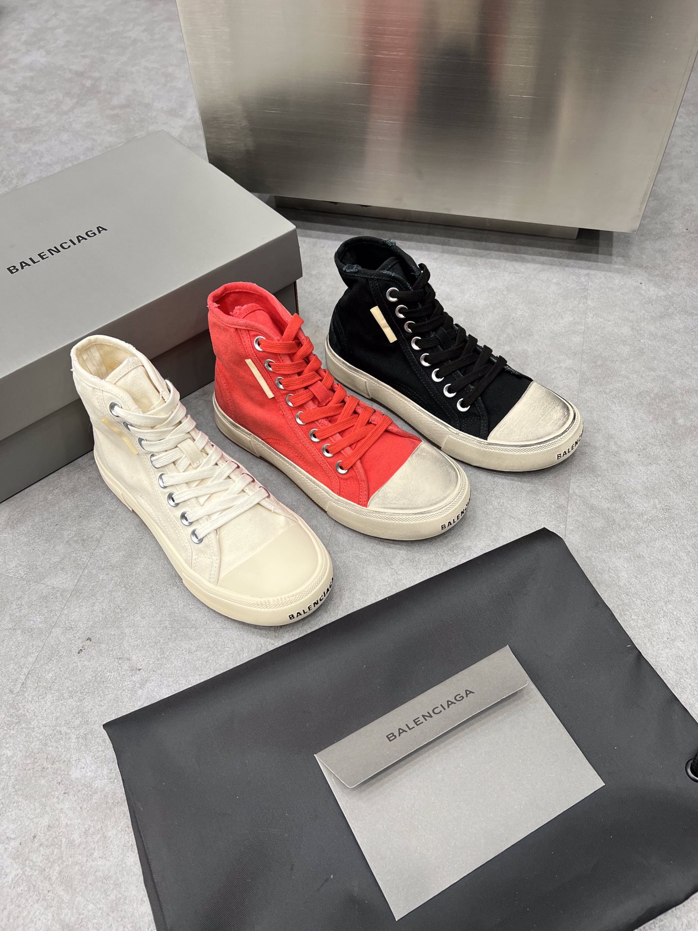 Balenciaga Paris Sneaker 4 - vstockx