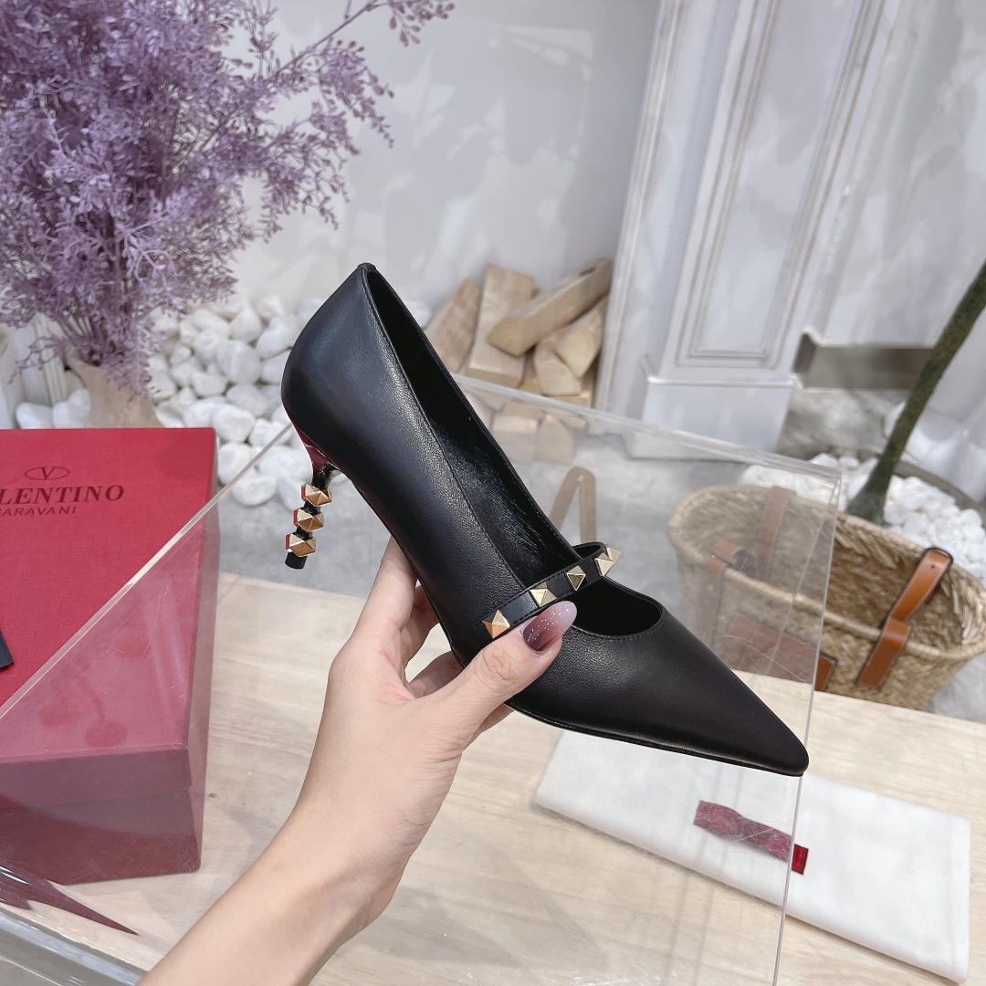 VALENTINO GARAVANI Roman Stud WOMEN 16 - vstockx