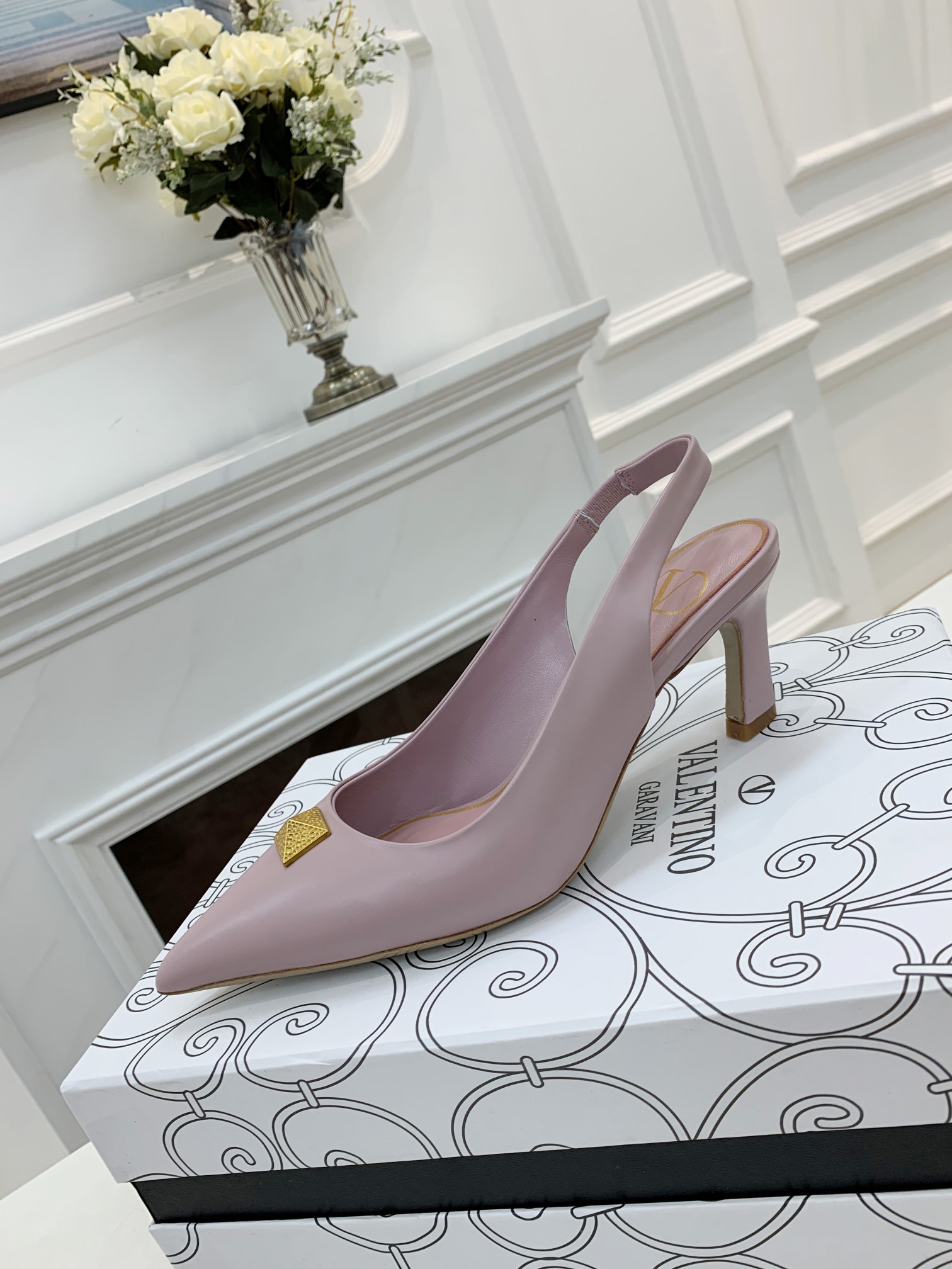 VALENTINO GARAVANI Rockstud WOMEN 37 - vstockx