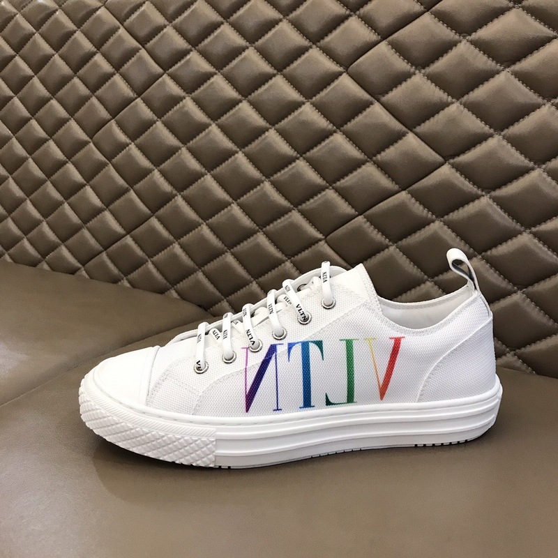 Valentino Garavani Giggies VLTN TIMES low-top sneakers 18 - vstockx