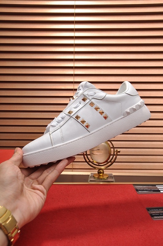 Valentino Garavani Rockstud Untitled white calfskin sneaker - vstockx