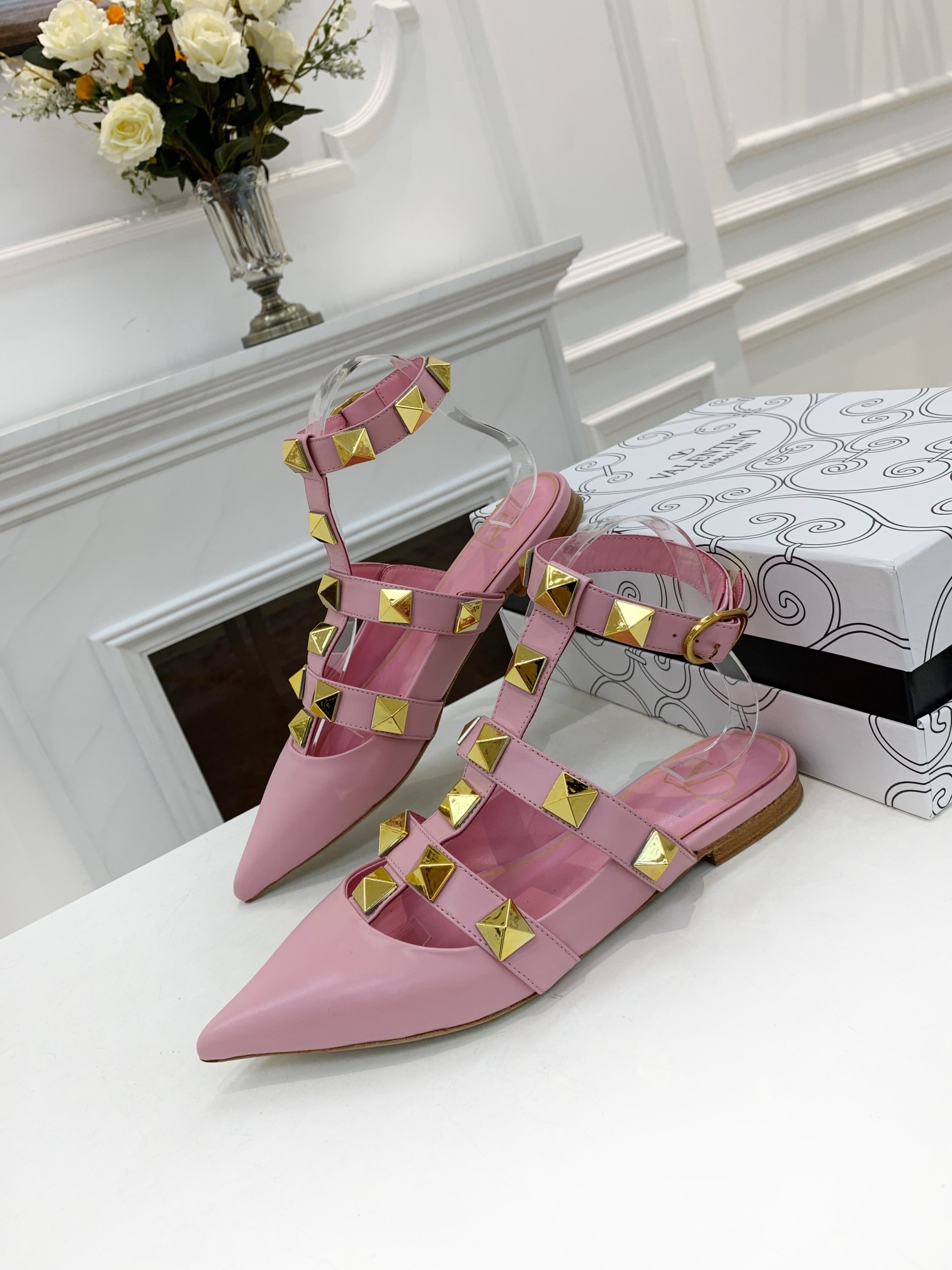 VALENTINO GARAVANI Roman Stud WOMEN 33 - vstockx