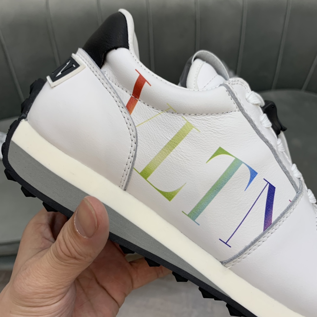 Valentino Garavani Low-top sneakers 5 - vstockx