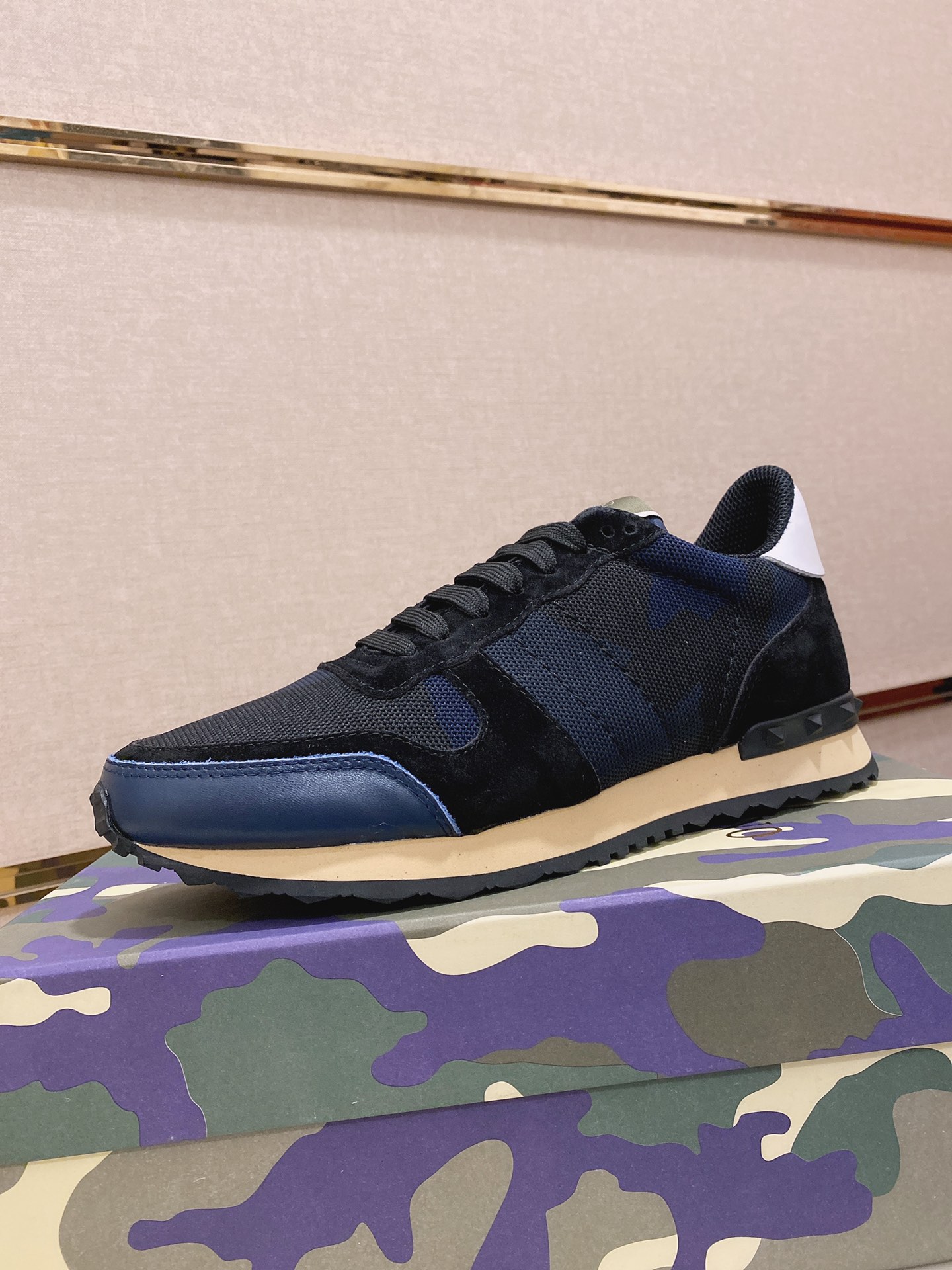 Valentino Garavani Rockrunner camouflage-print sneakers 12 - vstockx