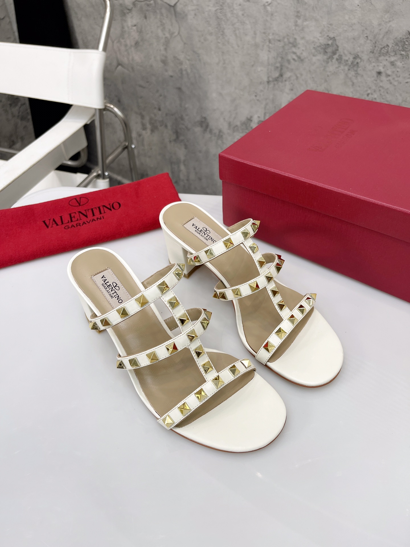 VALENTINO GARAVANI Rockstud WOMEN 5 - vstockx