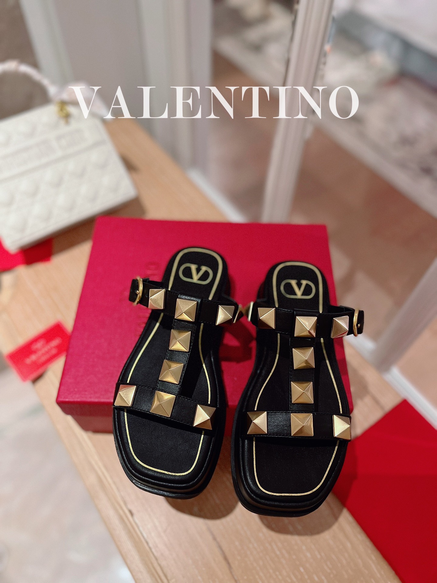 VALENTINO GARAVANI Roman Stud WOMEN 1 - vstockx