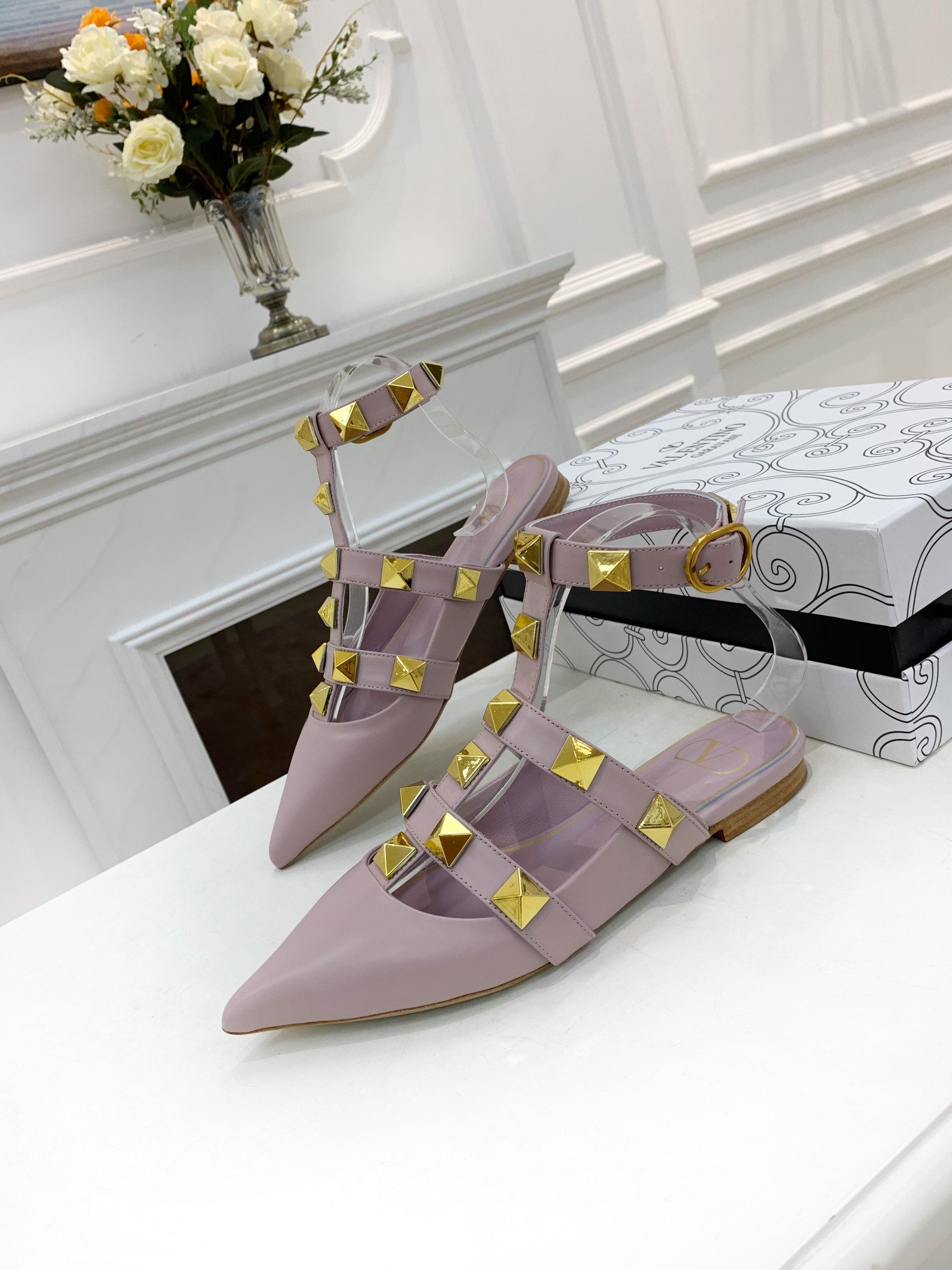 VALENTINO GARAVANI Roman Stud WOMEN 33 - vstockx