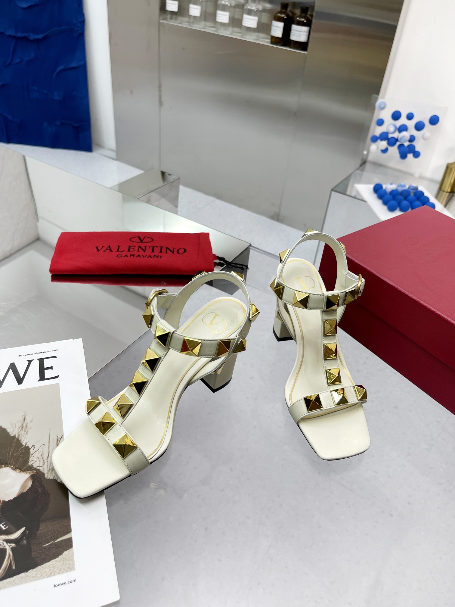 VALENTINO GARAVANI Roman Stud WOMEN 14 - vstockx