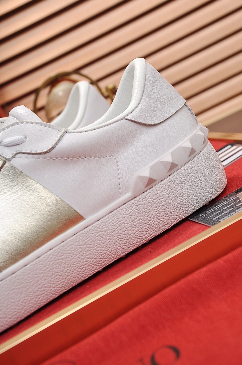 Valentino Garavani Rockstud Untitled calfskin sneaker 31 - vstockx