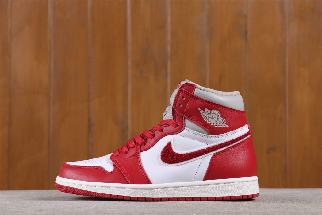 Jordan 1 Retro High OG Varsity Red (W) - vstockx