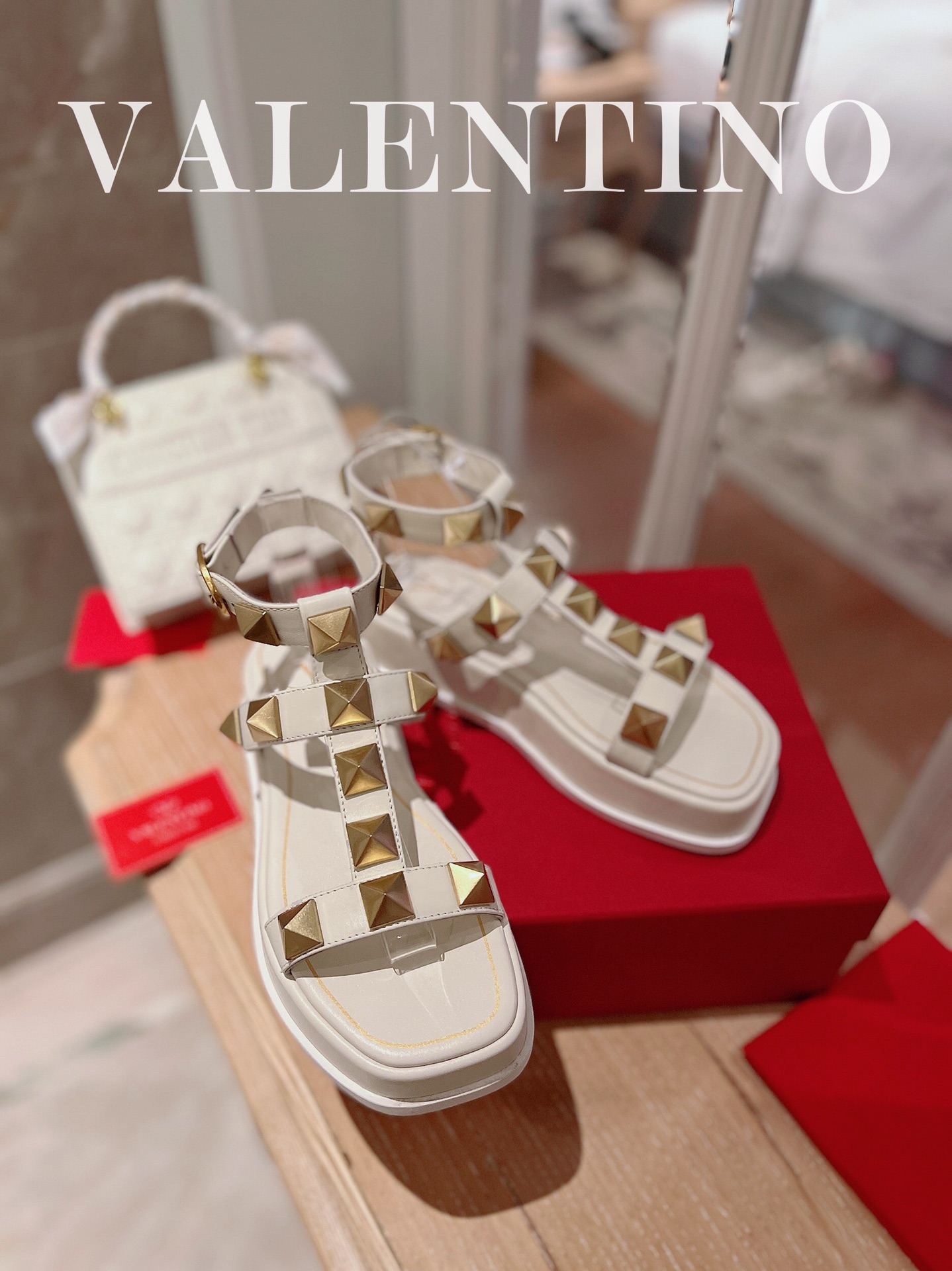 VALENTINO GARAVANI Roman Stud WOMEN 1 - vstockx