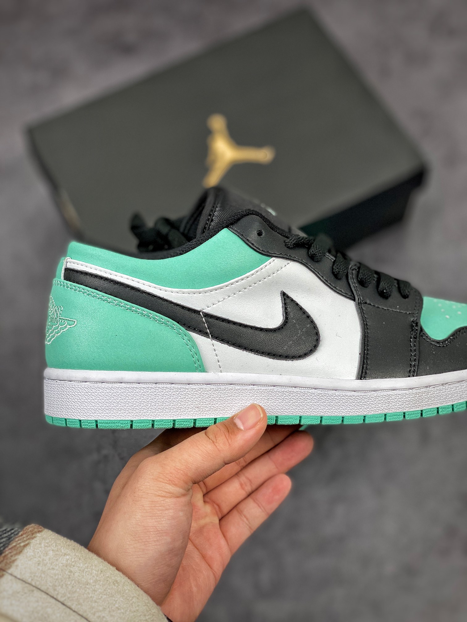 Jordan 1 Low Emerald Toe - vstockx