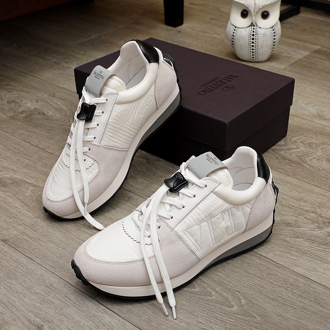 Valentino Garavani Low-top sneakers 15 - vstockx